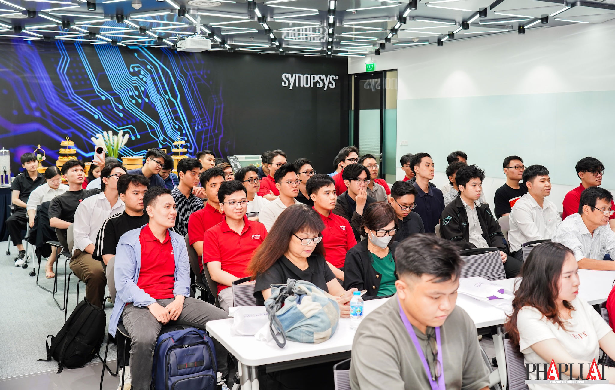 synopsys-dao-tao-nhan-luc-vi-mach-7.jpg