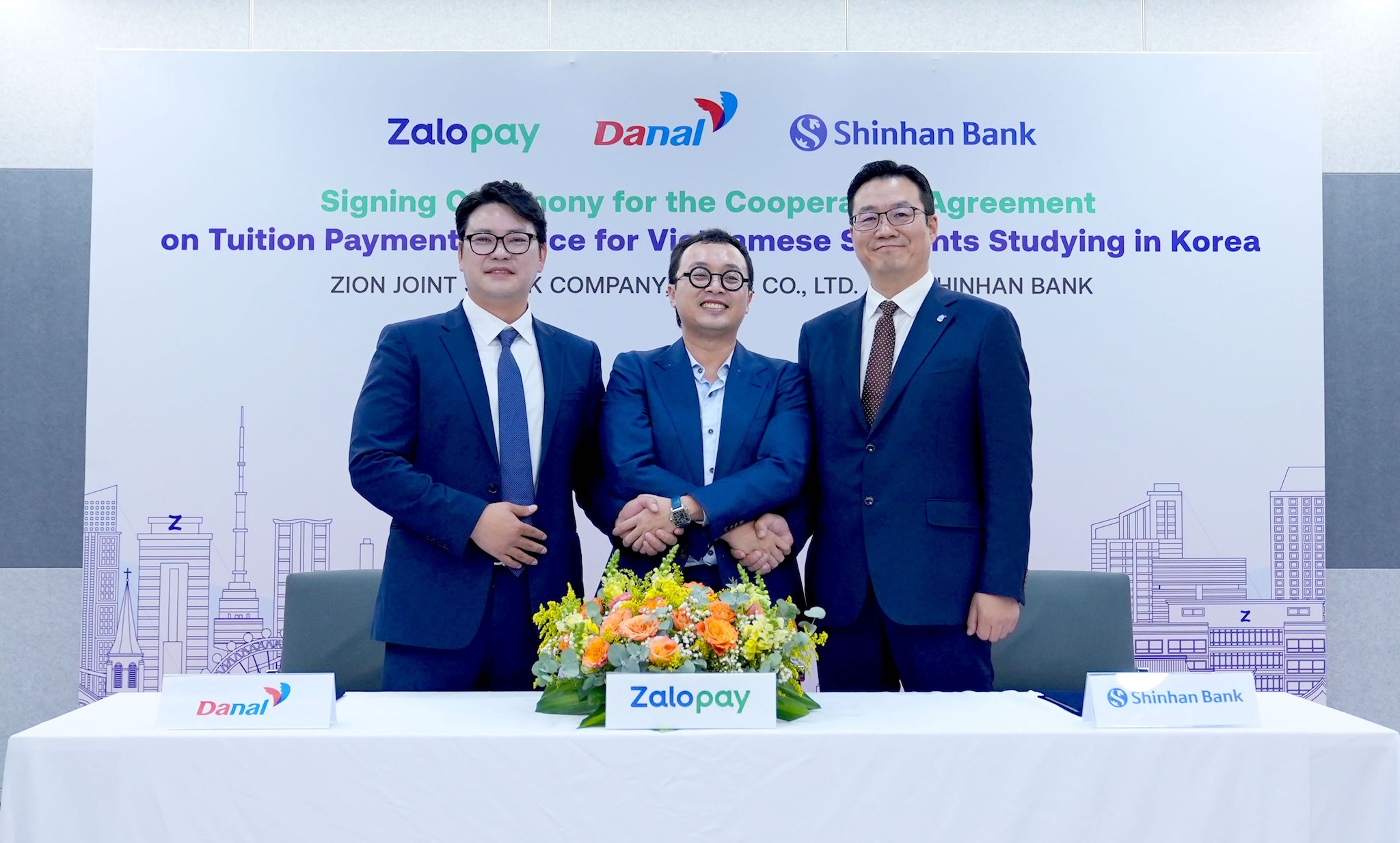 Tin công nghệ 20-6: ZaloPay hỗ trợ thanh toán học phí quốc tế.