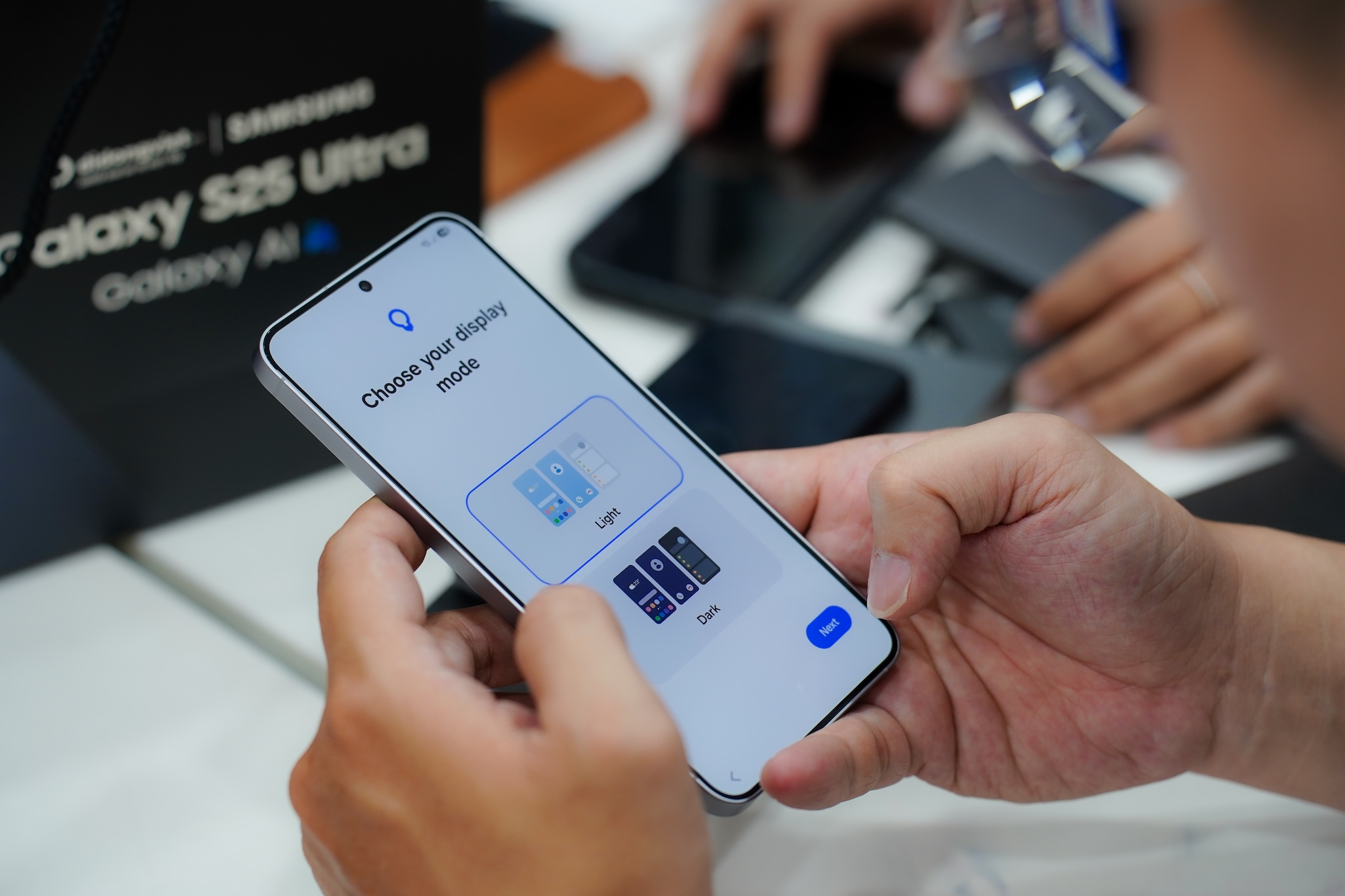 Galaxy S25 Ultra giảm còn khoảng 25 triệu đồng. Ảnh: TIỂU MINH