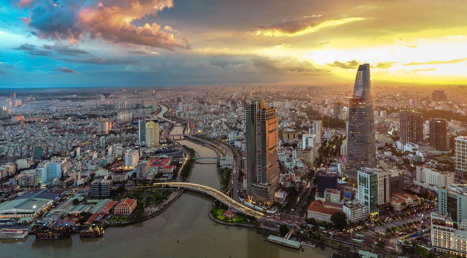 Các chuyên gia nhận định về thị trường bất động sản Việt Nam nửa sau năm 2024