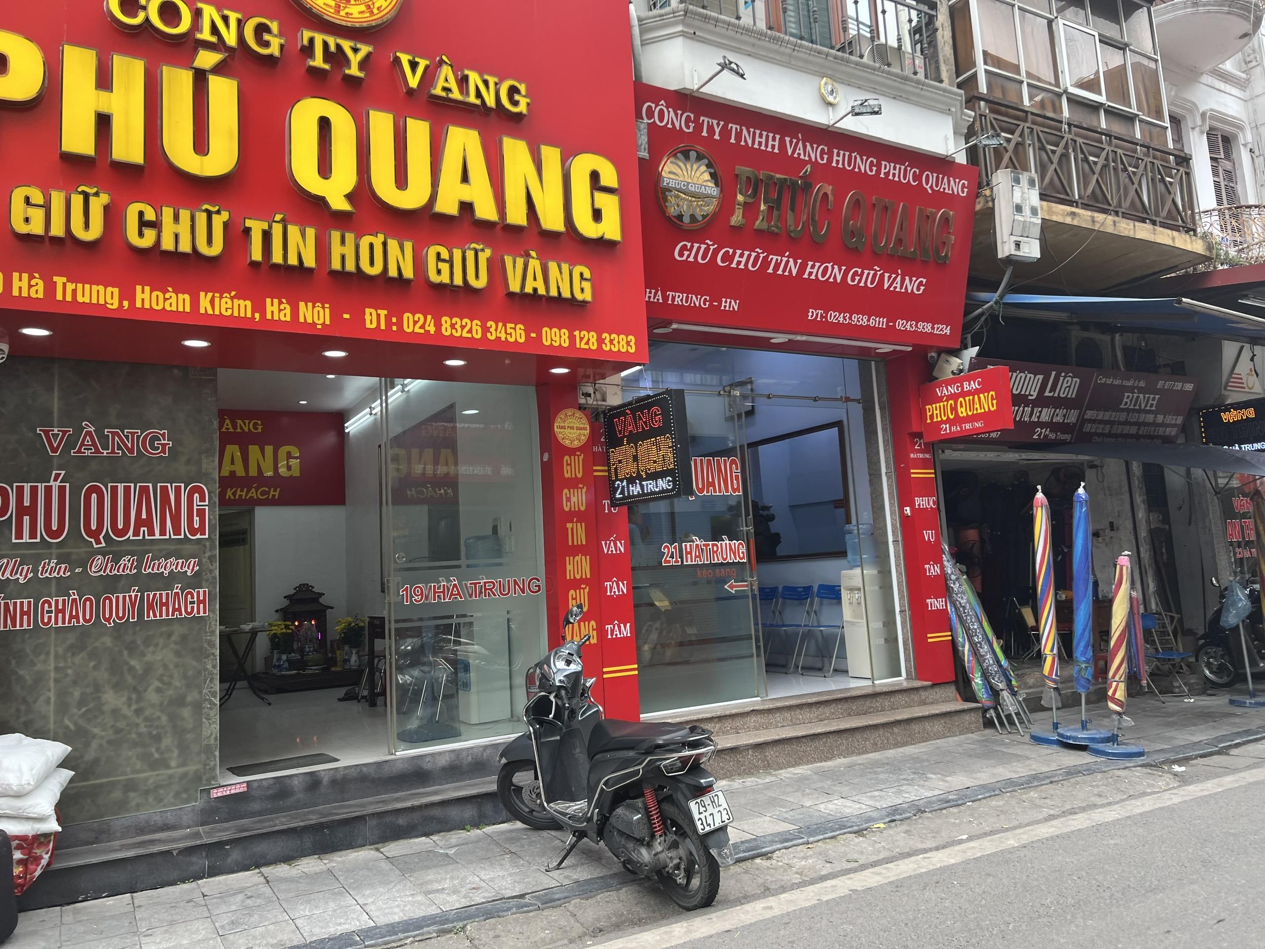 Đồng USD tăng vọt kéo giá vàng thế giới sụt mạnh xuống dưới mốc 2.300USD/ounce