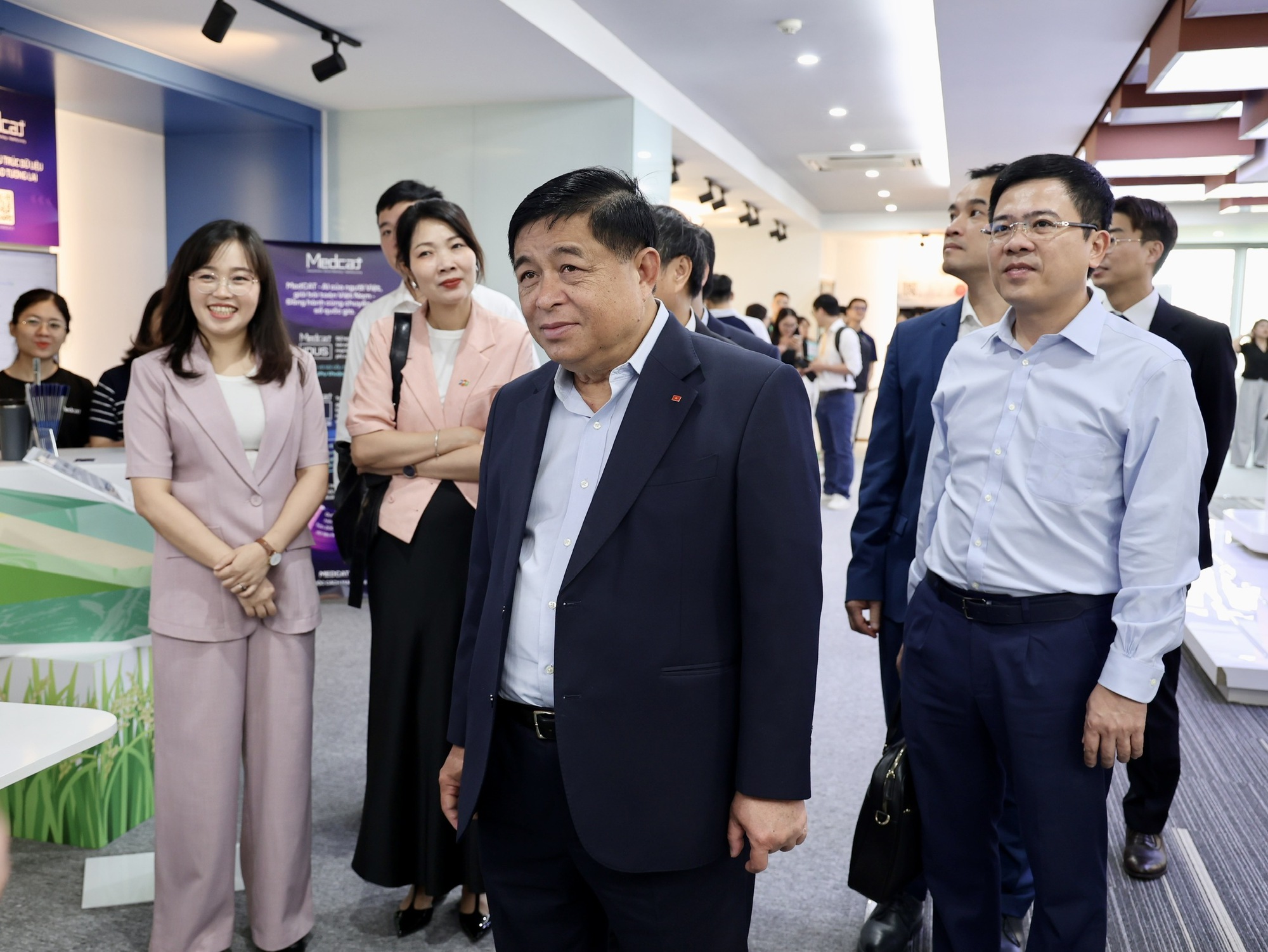 pho-thu-tuong-nguyen-chi-dung-noi-den-bon-viec-can-lam-de-viet-nam-tro-thanh-cuong-quoc-ve-ai.jpg
