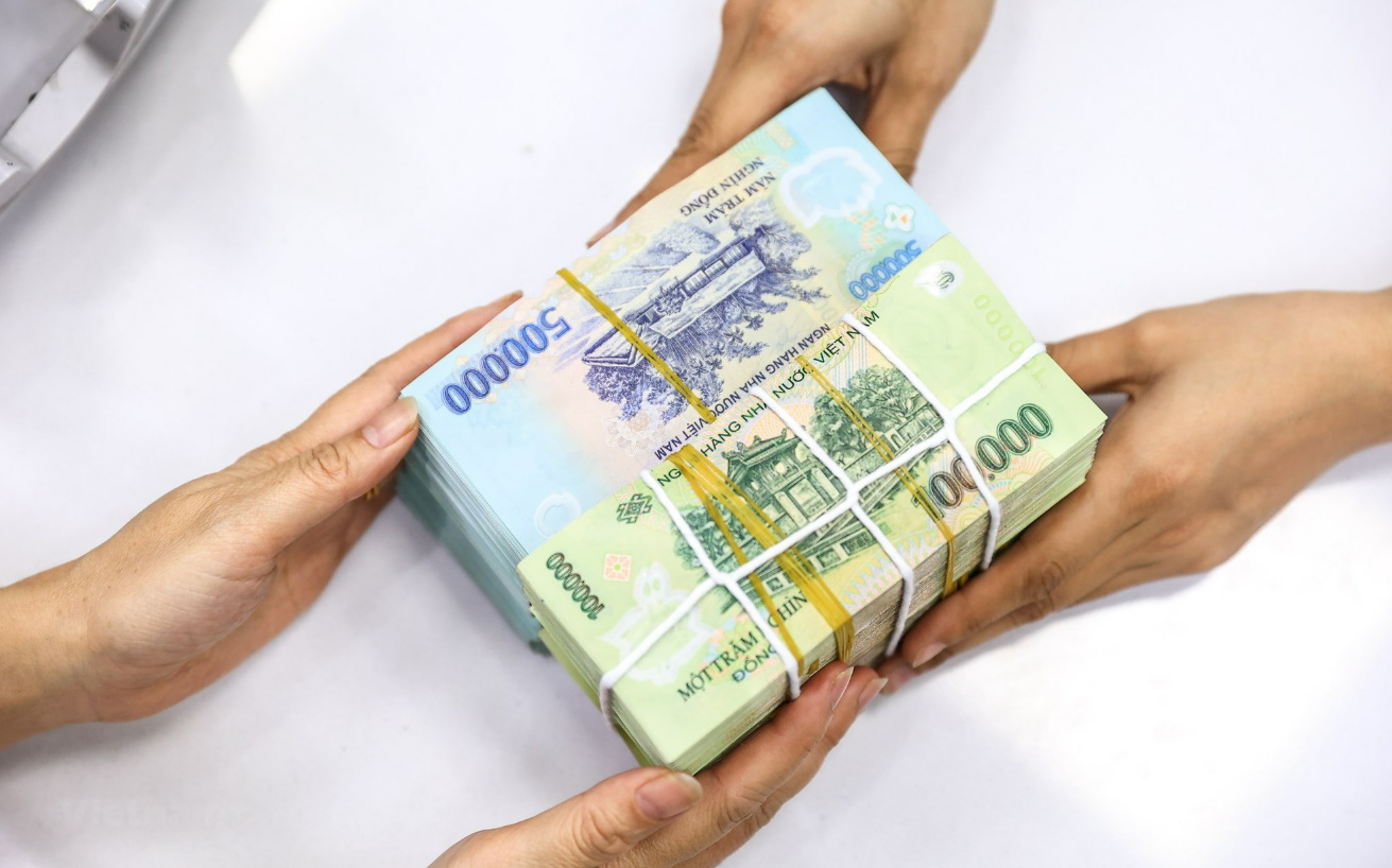 Nâng hạn mức vay tiêu dùng lên 400 triệu đồng: Mừng nhưng không ít nỗi lo
