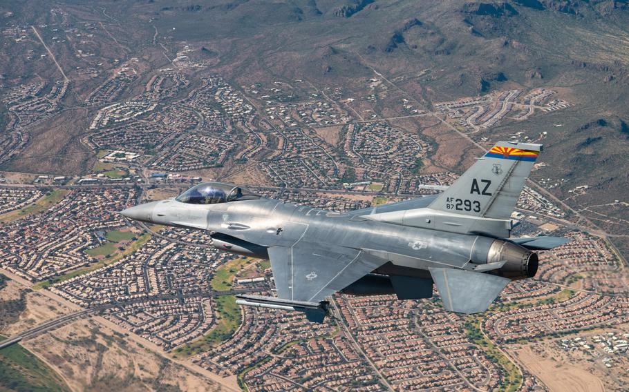 Vì sao Ukraine tăng tấn công hệ thống phòng không Nga trước khi nhận tiêm kích F-16?