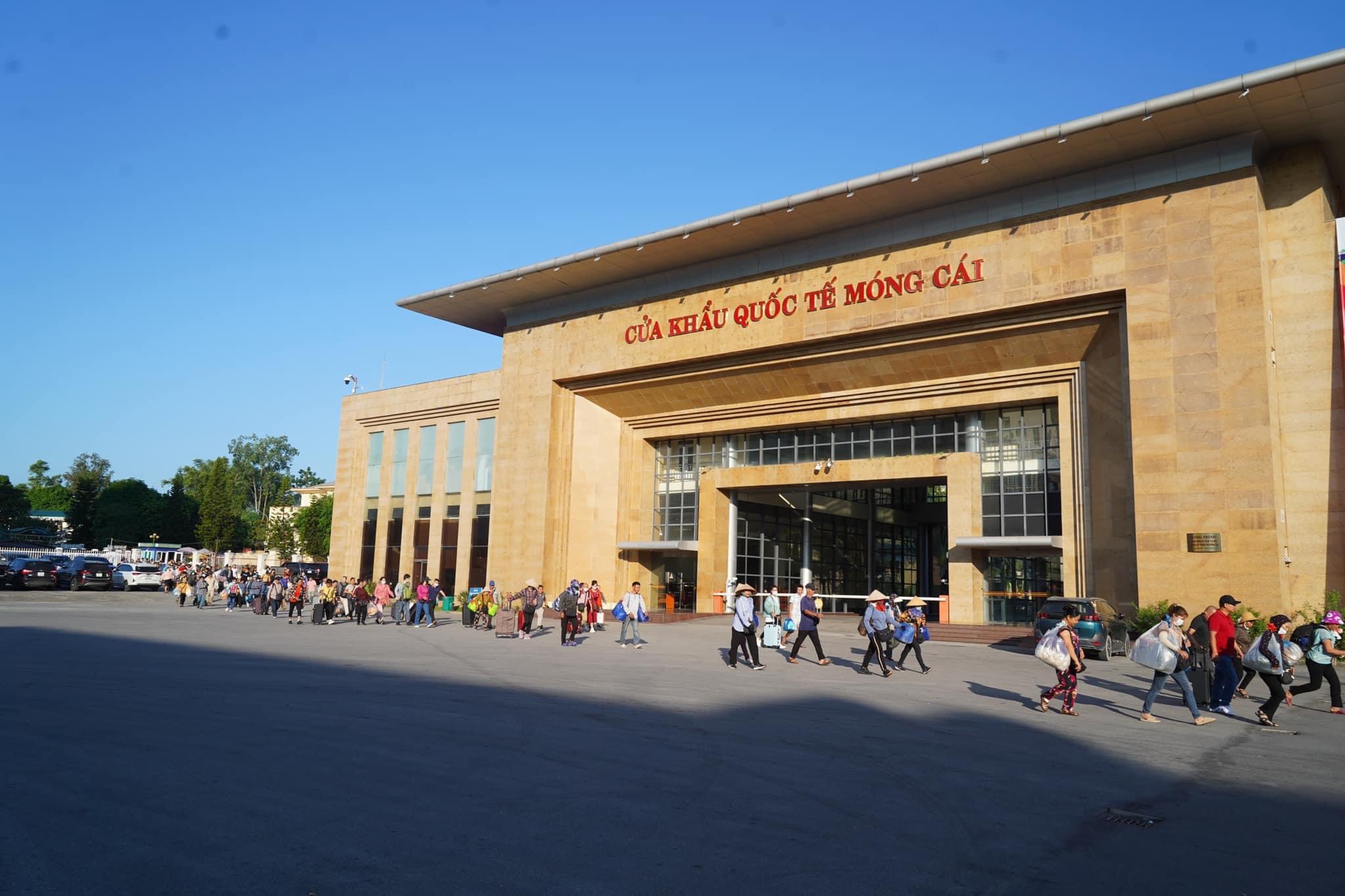 cua-khau-mong-cai.jpg