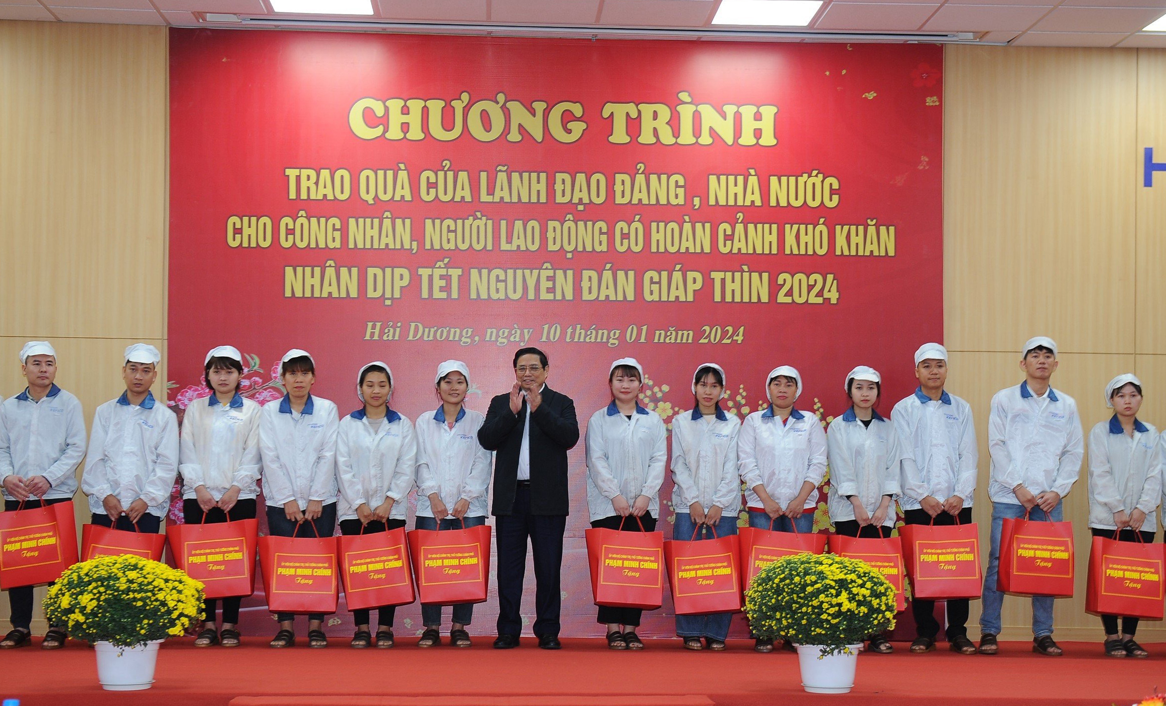 thu-tuong-pham-minh-chinh-khong-de-ai-khong-co-tet-khong-de-ai-bi-bo-lai-phia-sau-2.jpg