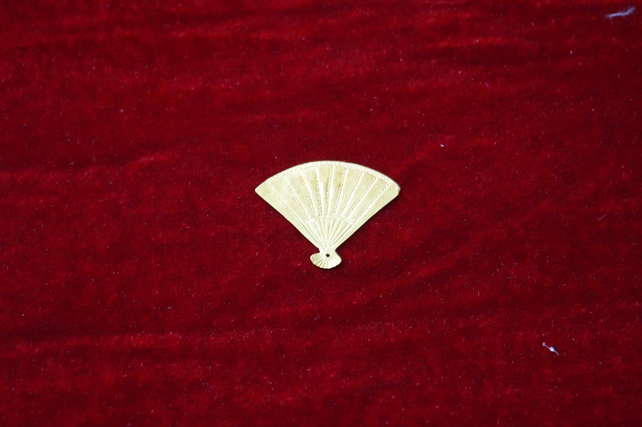 chiem-nguong-21-hien-vat-bang-vang-cung-tien-nu-tuong-le-chan-7.jpg