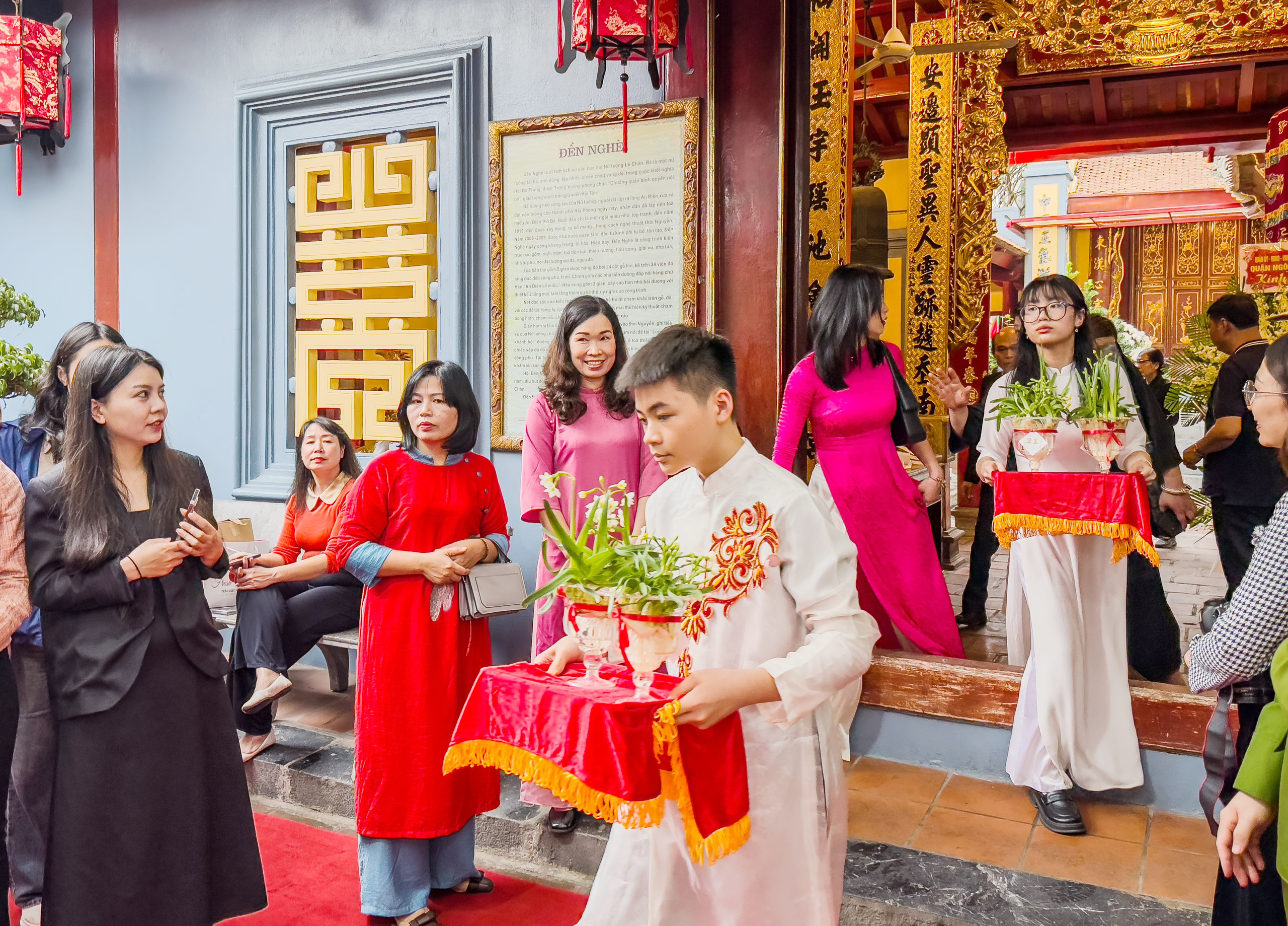 hai-phong-lan-dau-khoi-phuc-hoi-thi-hoa-thuy-tien-dang-cung-nu-tuong-le-chan-1.jpg