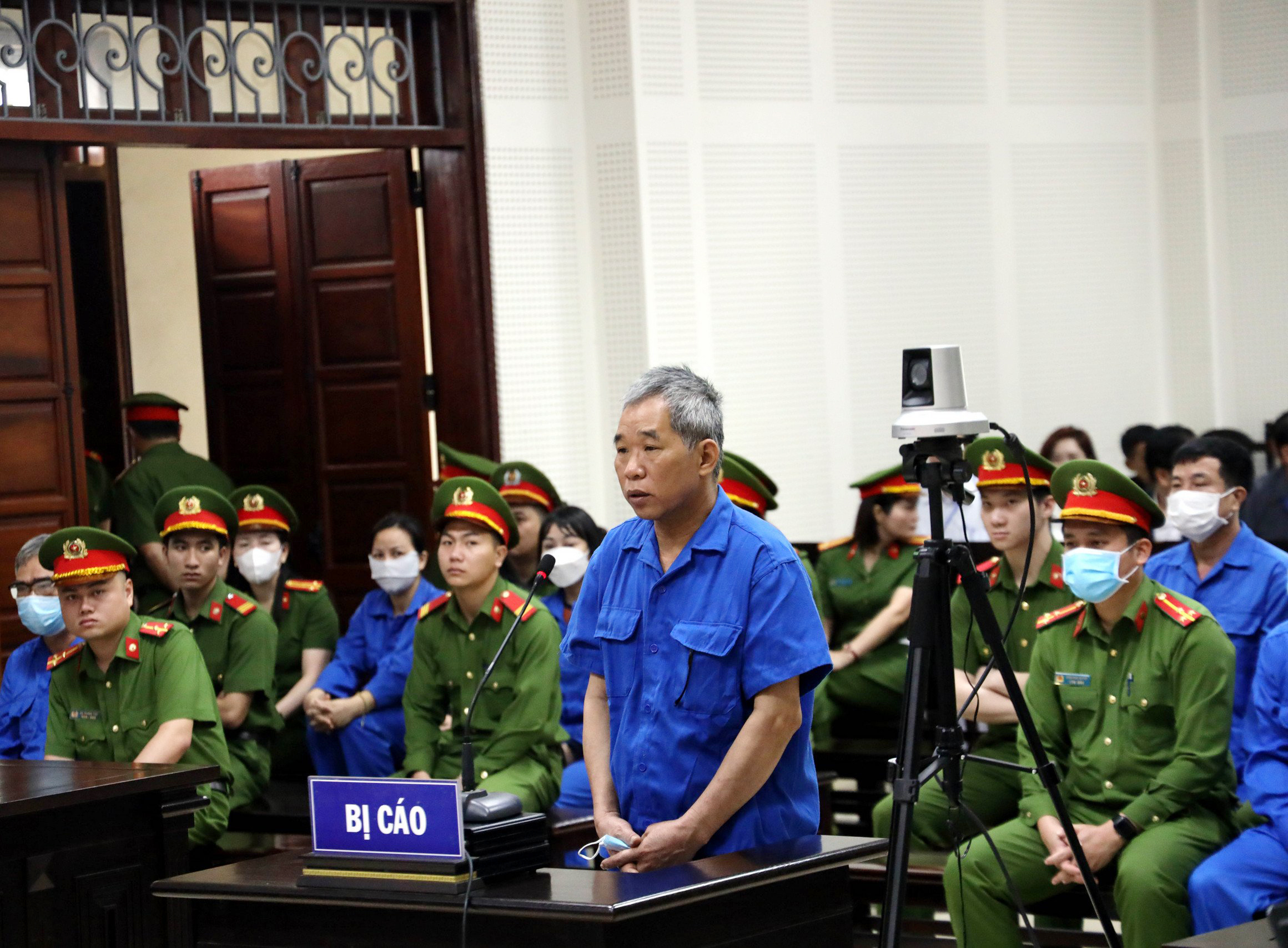 anh-em-nha-do-huu-ca-tranh-luan-gay-gat-ve-so-tien-chay-an-35-ti-dong-2.jpg