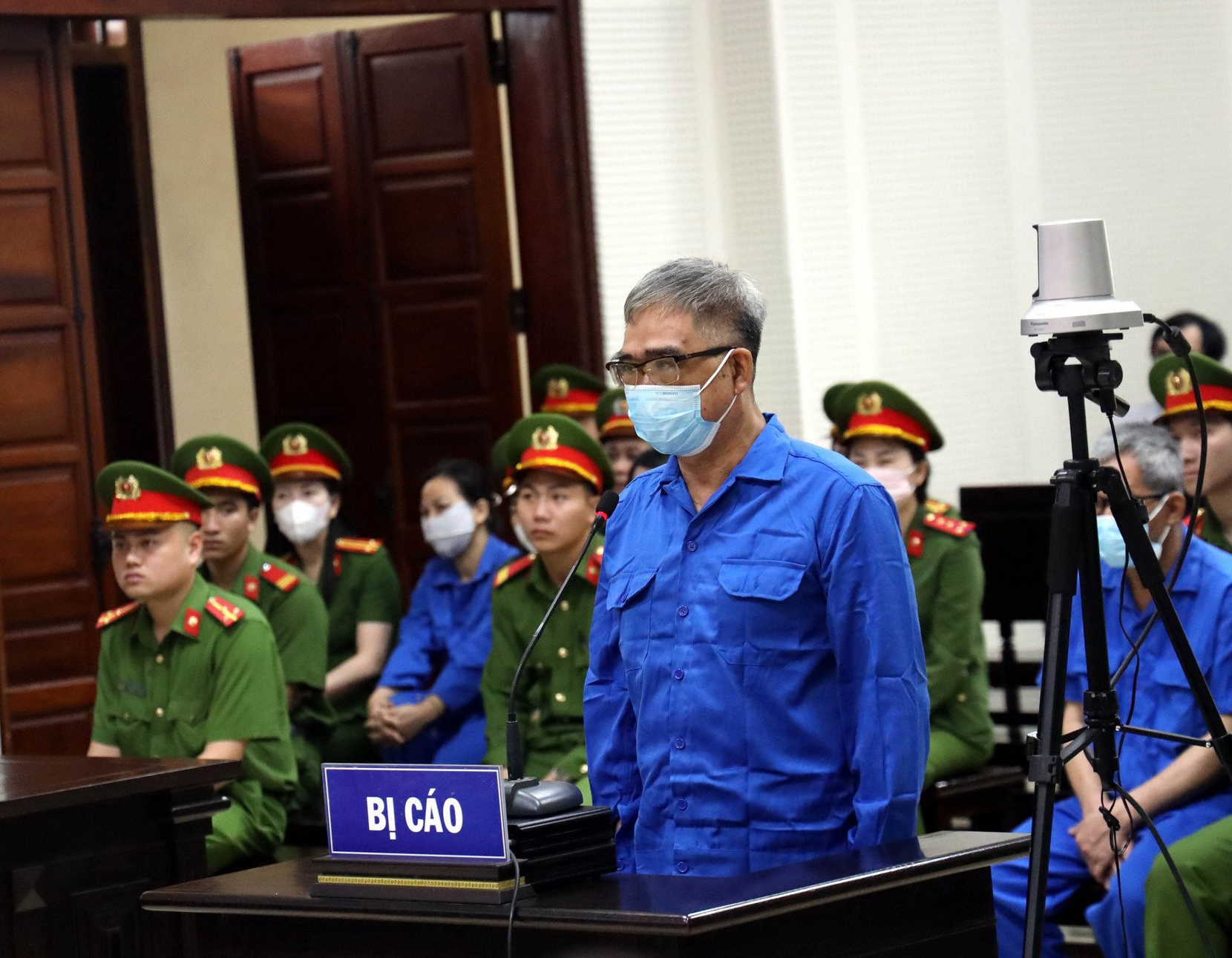 nhieu-co-quan-gui-don-xin-giam-nhe-cho-cuu-giam-doc-cong-an-hai-phong-do-huu-ca-1.jpg
