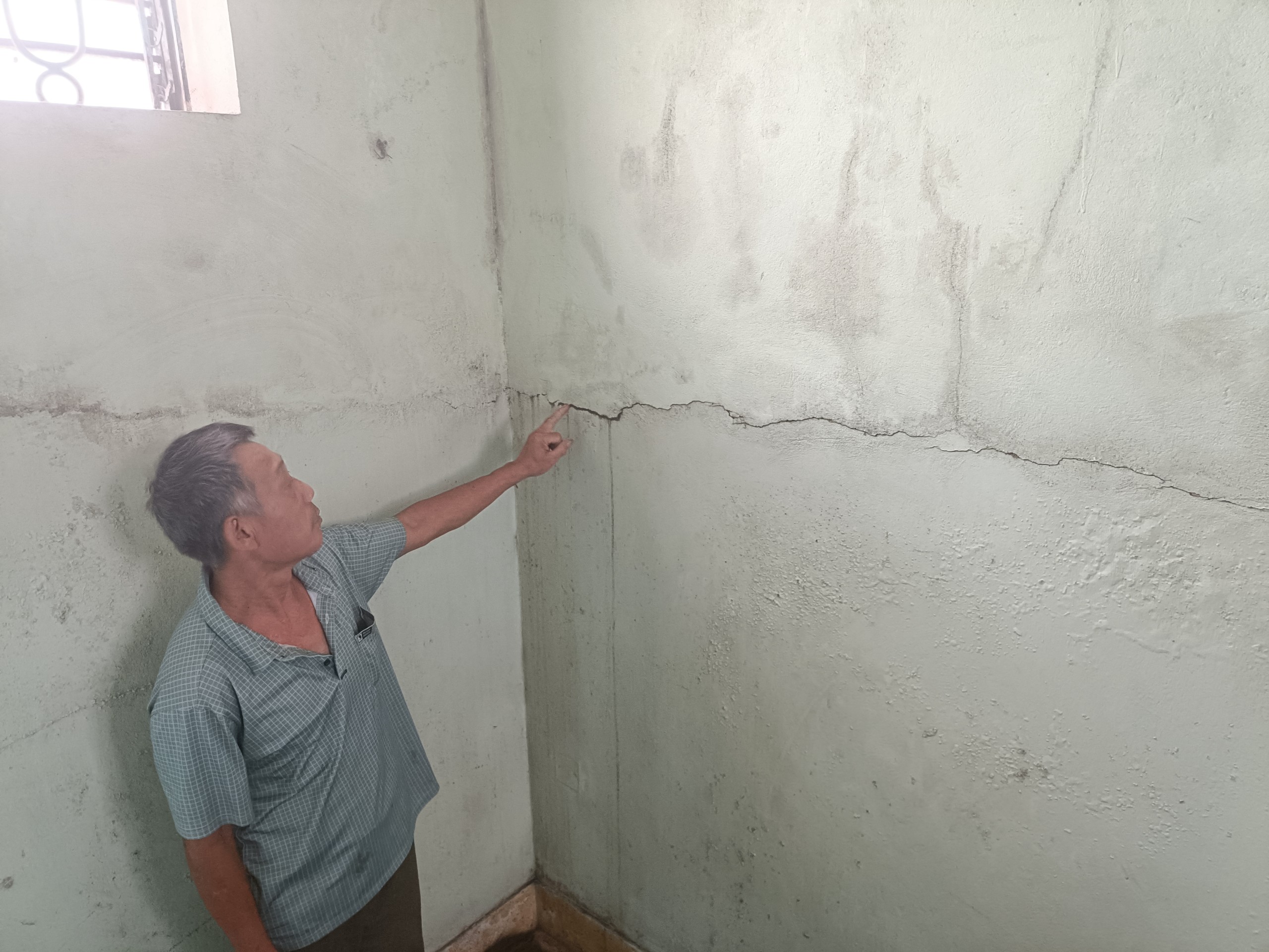 hai-phong-du-an-2-800-ti-nang-cap-quoc-lo-10-thi-cong-gay-nut-nha-dan-7-nam-nguoi-dan-di-doi-tien-1.jpg