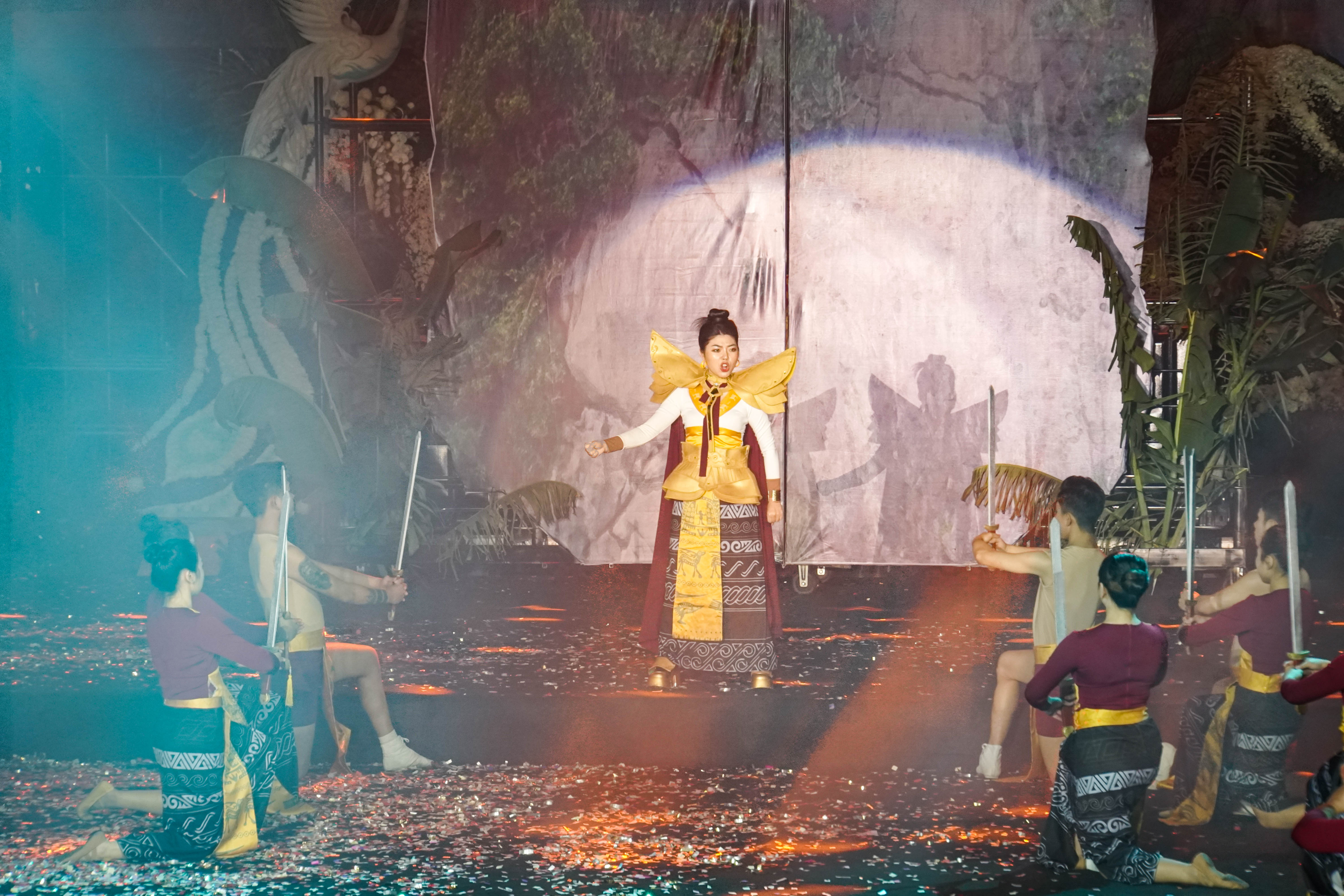 hao-hung-chuong-trinh-khai-mac-le-hoi-truyen-thong-nu-tuong-le-chan-11.jpg