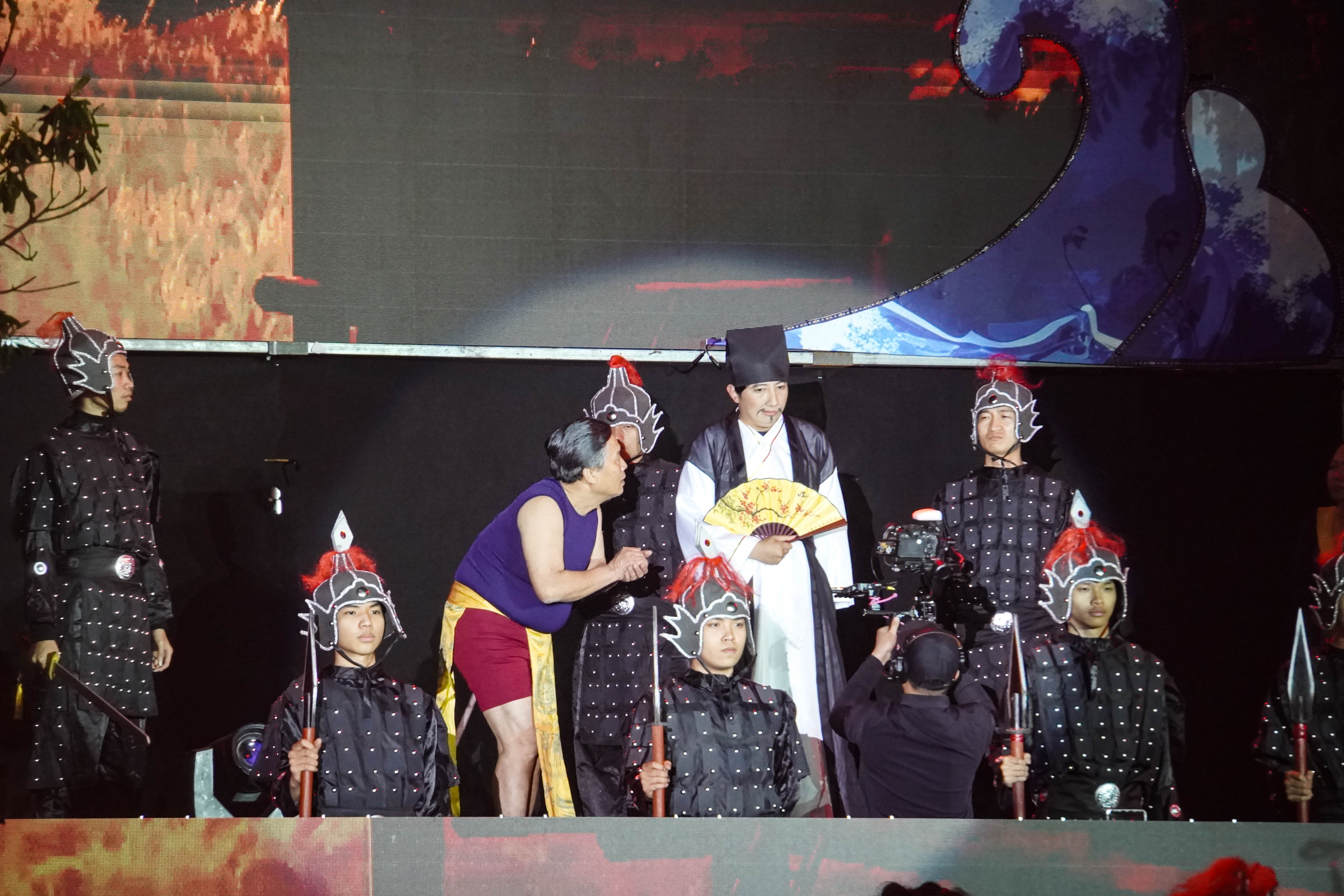 hao-hung-chuong-trinh-khai-mac-le-hoi-truyen-thong-nu-tuong-le-chan-6.jpg