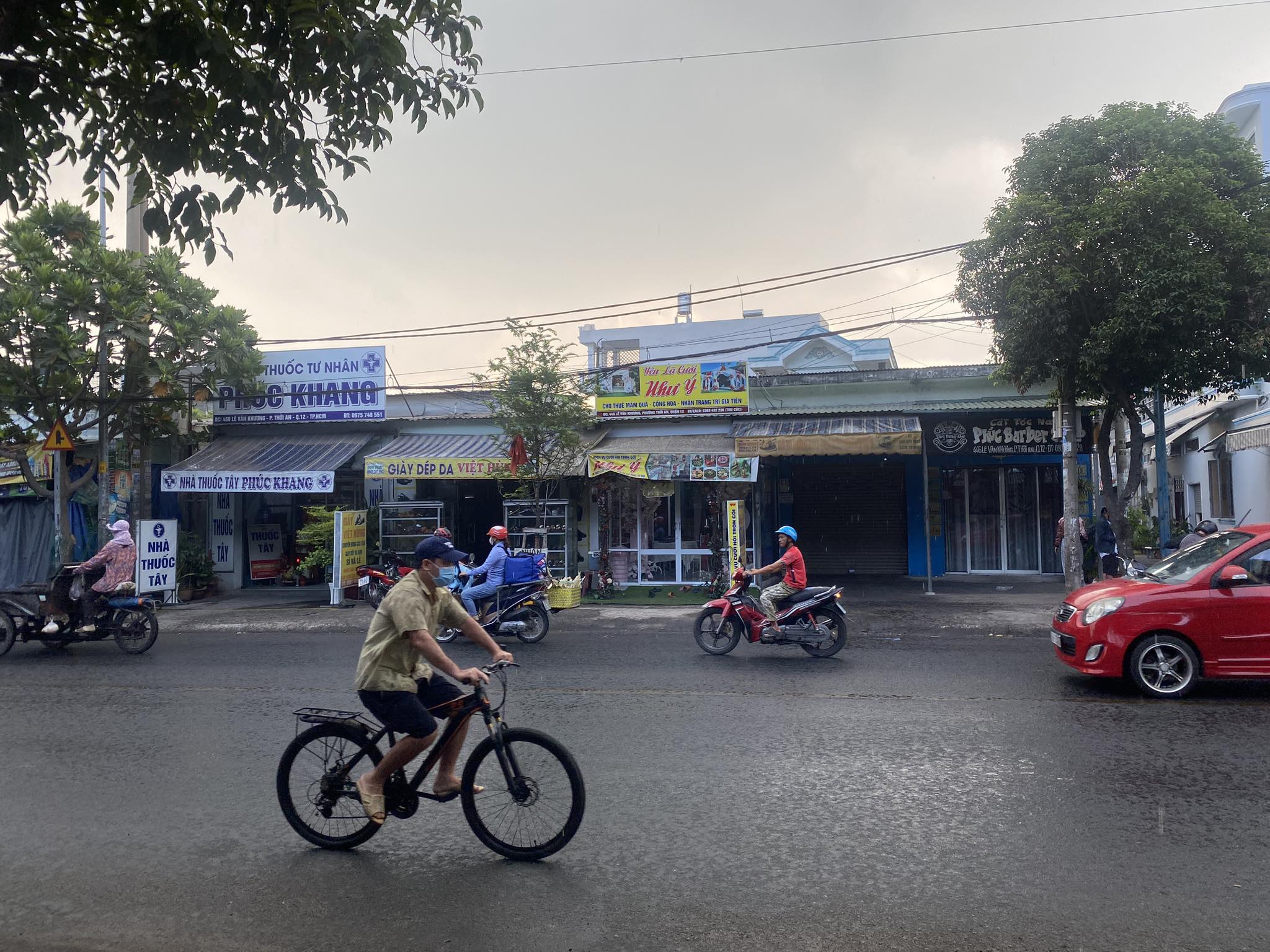 Nhiều khu vực ở TP.HCM đón cơn mưa giải nhiệt
