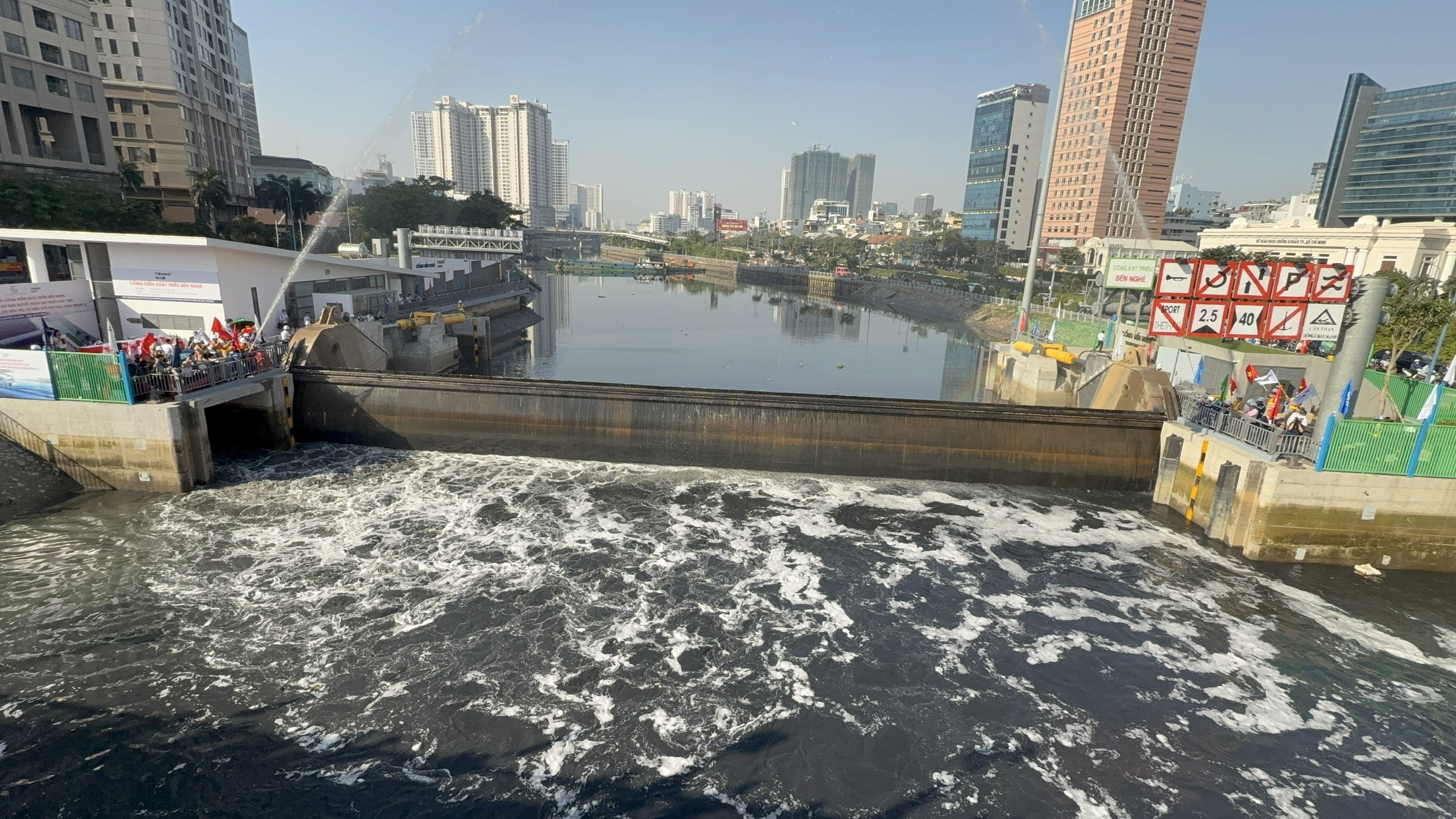 dự án ngăn triều chống ngập.jpg