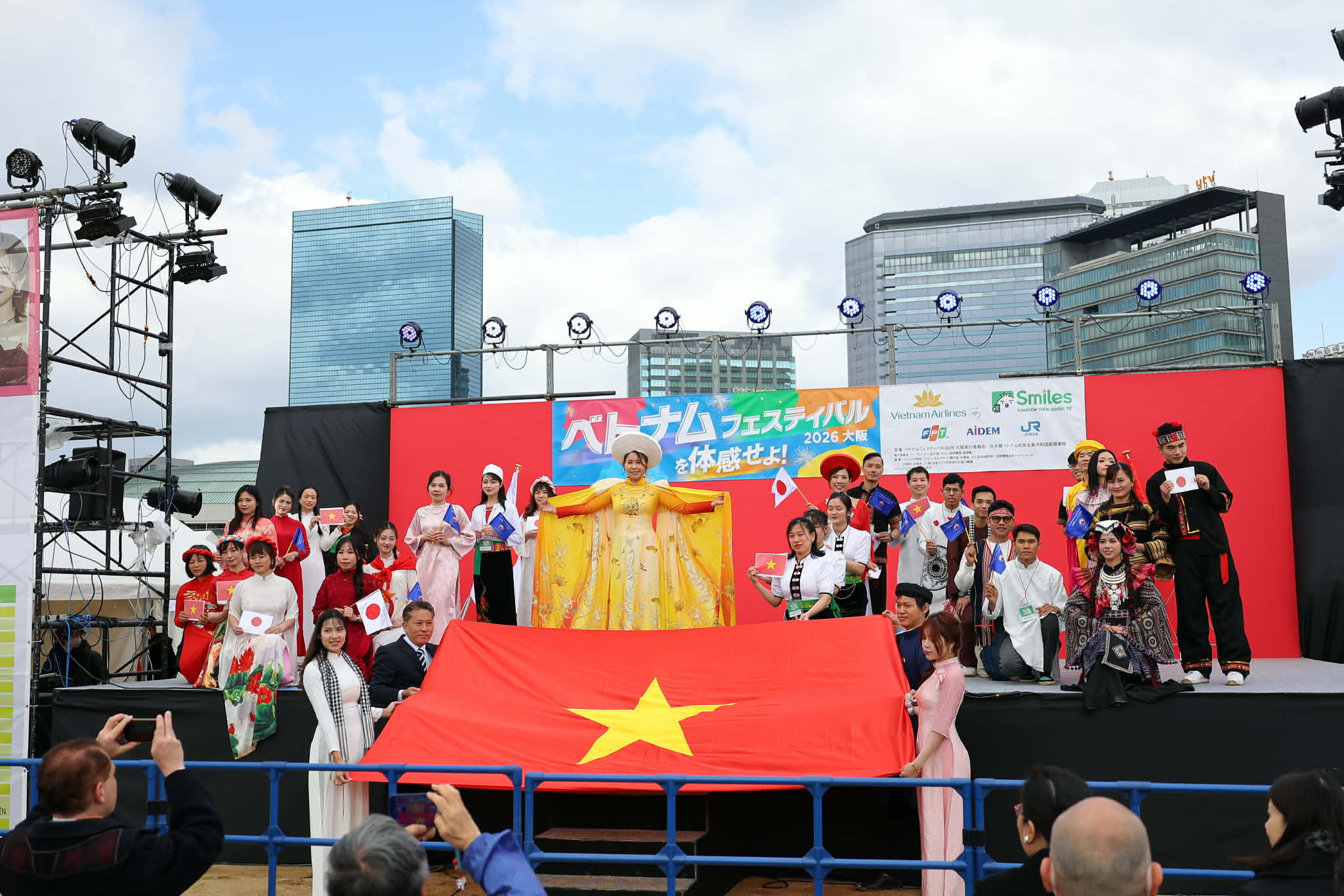 le-hoi-viet-nam_xep-hinh.jpg