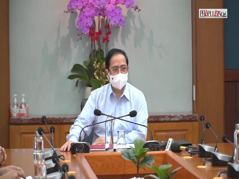 Video: Thủ tướng kiểm tra phòng chống dịch tại 2 bệnh viện 