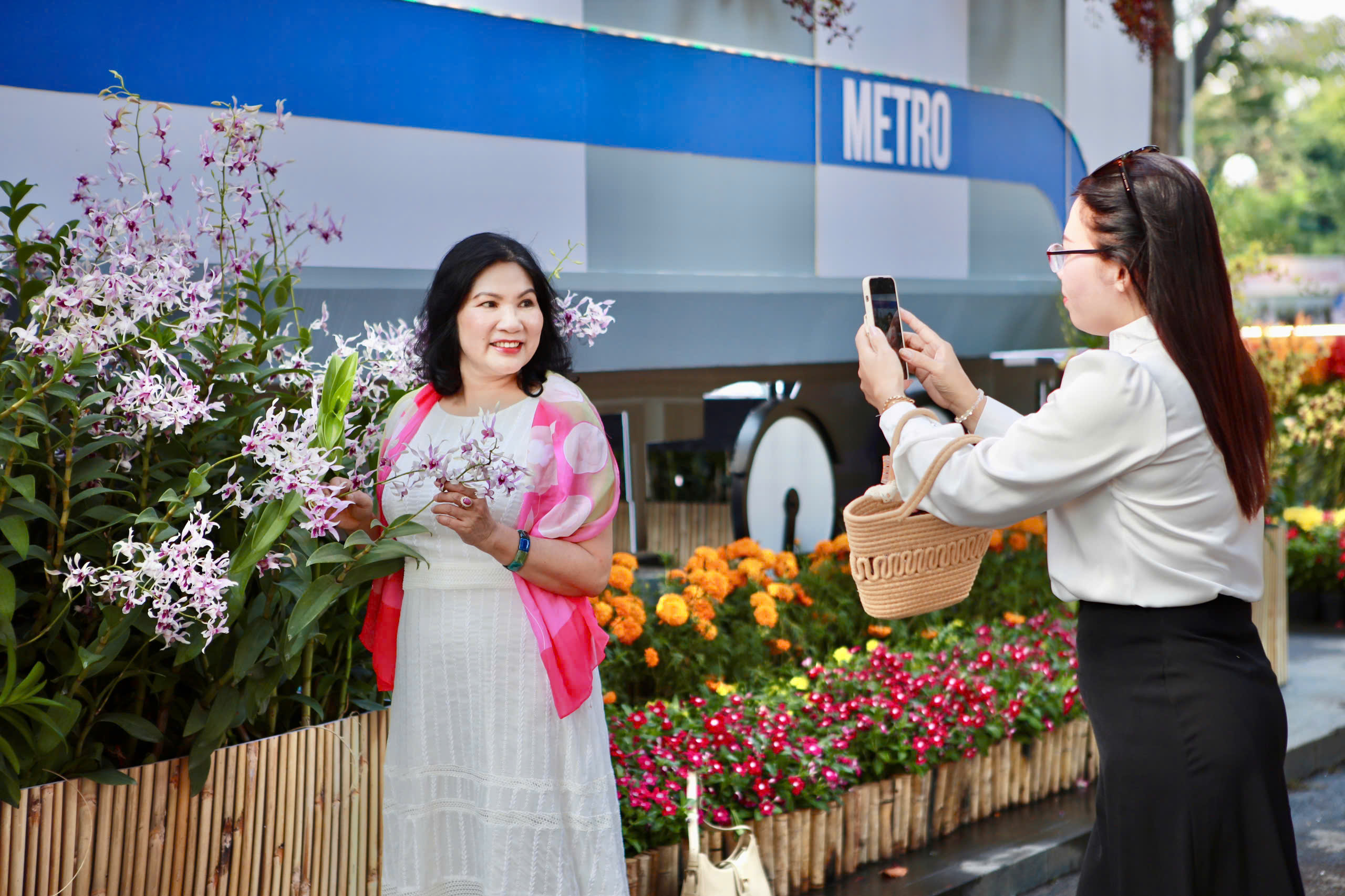 z6606901206726_d3cc2ecbcd3a951ceb9bf7f8efe7acd6festival-hoa-lan.jpg