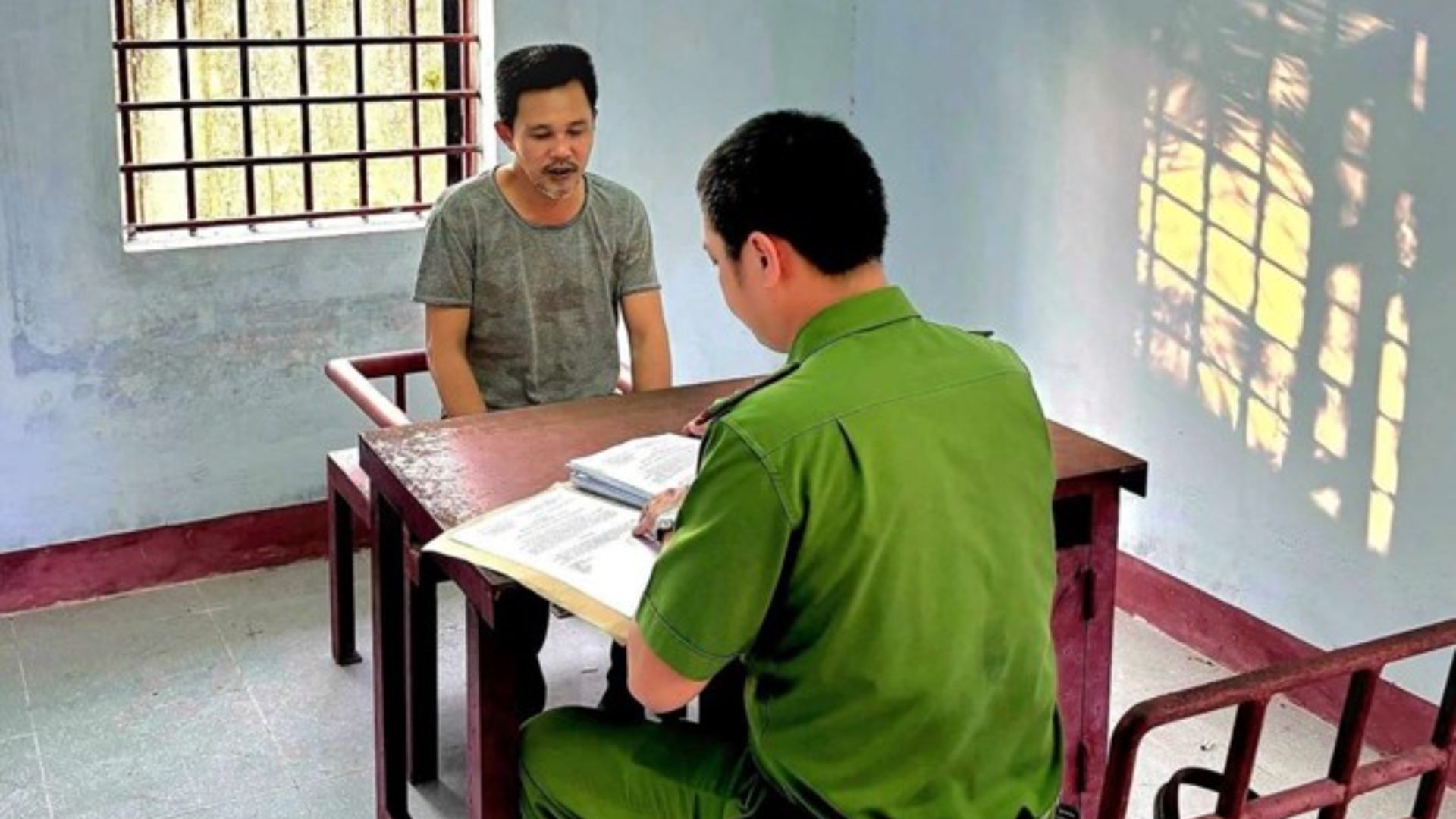 Người đâm phó chánh án tand huyện trọng thương