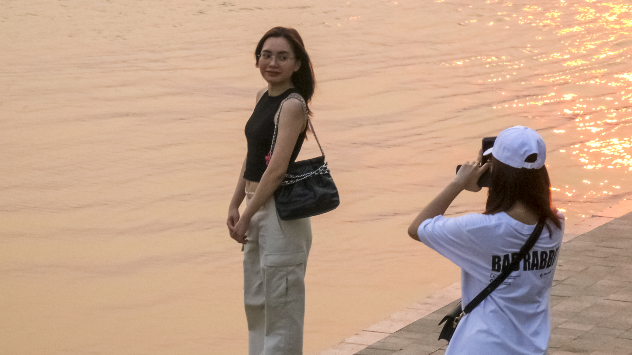 den-hue-chua-lanh-ben-bo-song-huong-1.jpg