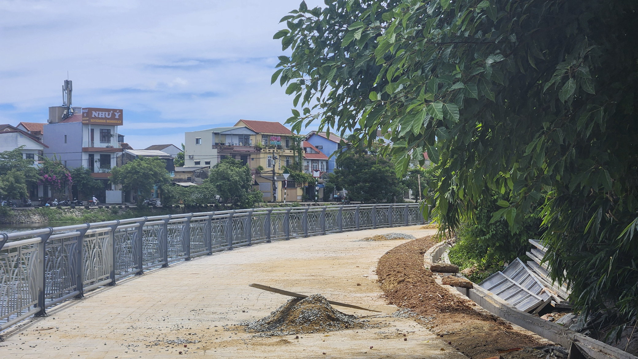 duong-di-bo-o-hue-3.jpg