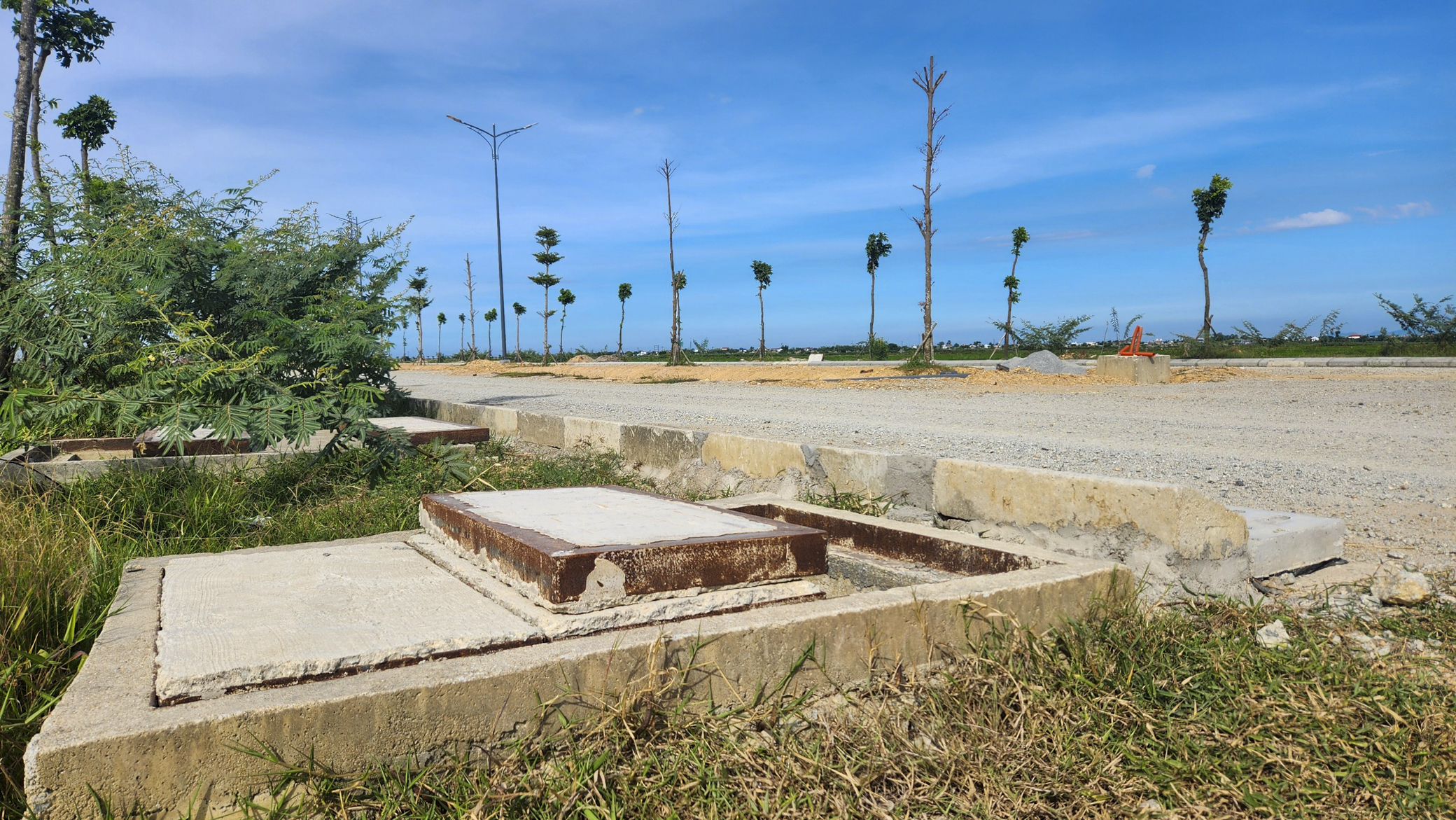 can-canh-tuyen-duong-gan-5km-lam-6-nam-chua-xong.jpg