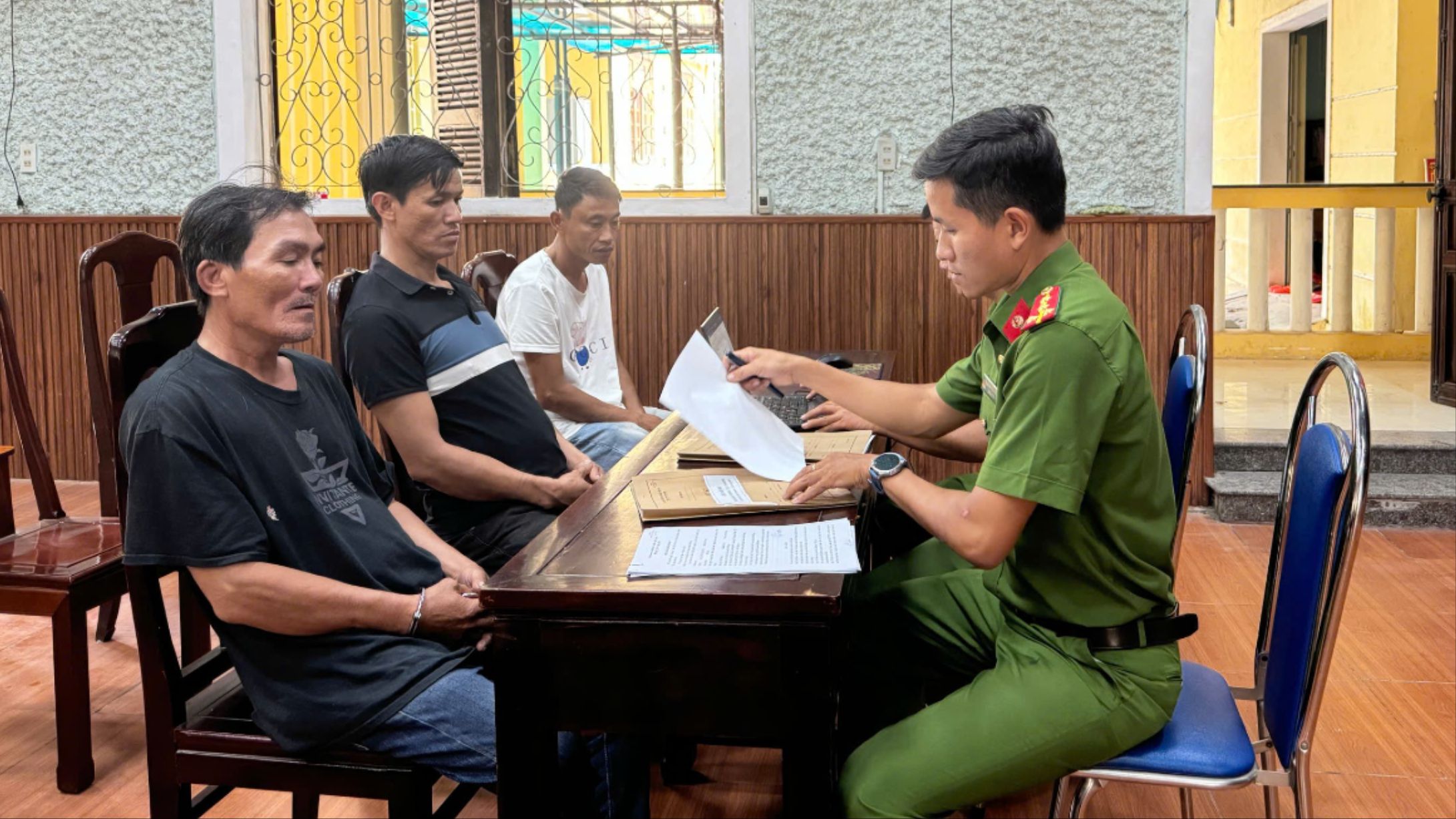 Trộm mai cảnh