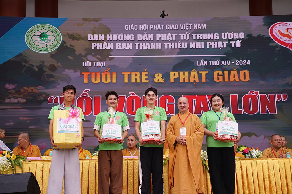 hoi-trai-tuoi-tre-va-phat-giao1.jpg