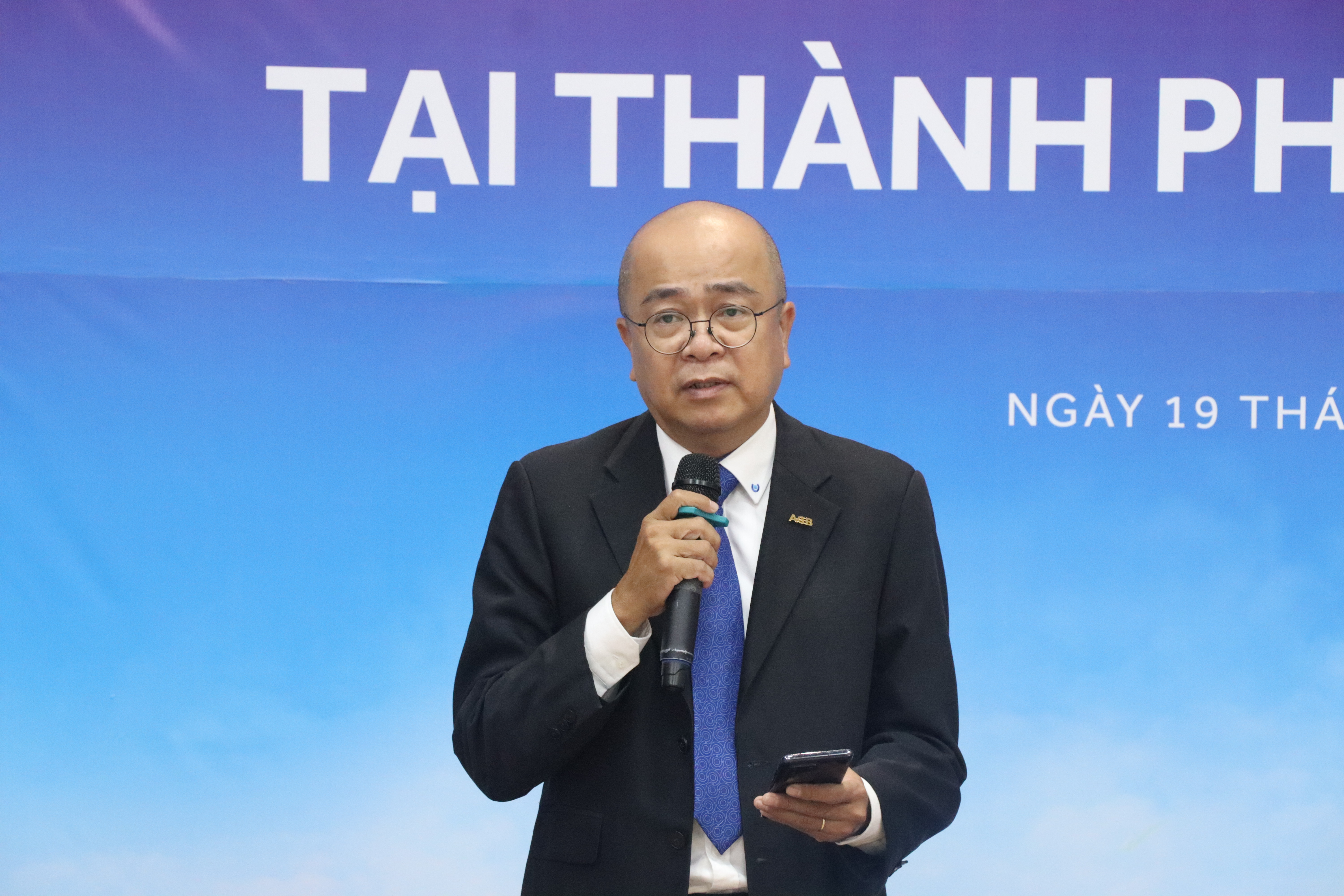 ngan-hang-a-chau1.JPG