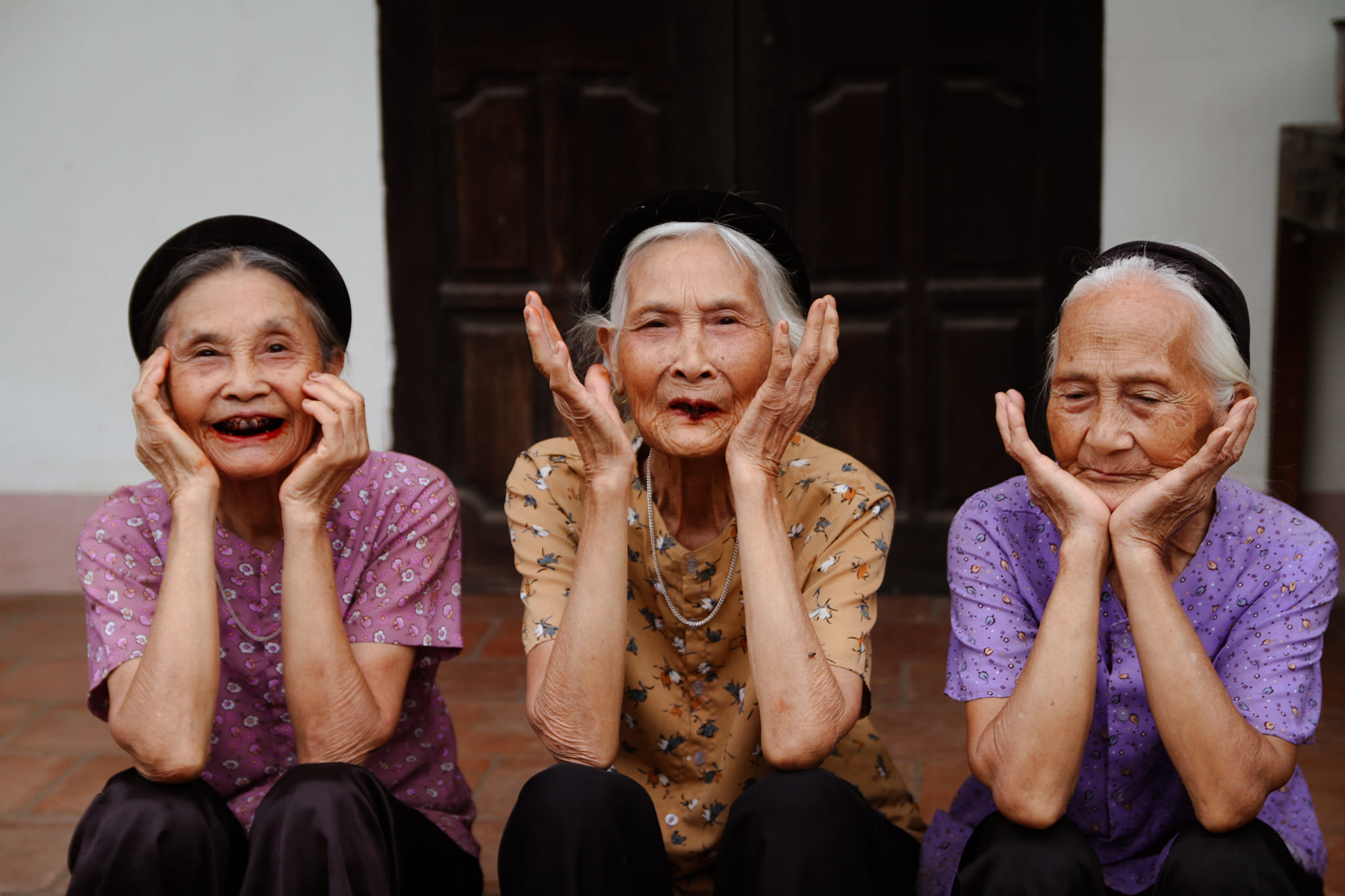 Dân mạng tấm tắc khen bộ ảnh 'ba chị em nàng thơ U100' ở Phú Thọ 7.jpg
