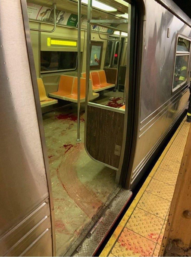 Video vụ xả súng ở ga tàu điện ngầm New York làm 16 người bị thương 