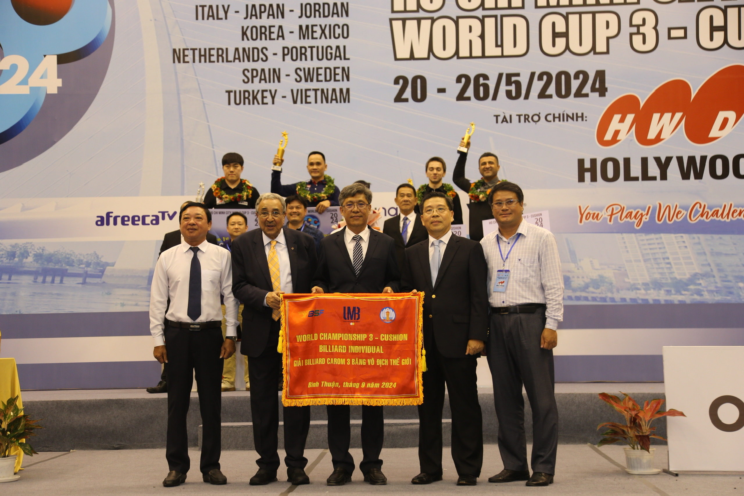 duc-minh-vo-dich-gay-soc-binh-thuan-dang-cai-billiards-world-cup (5).jpg
