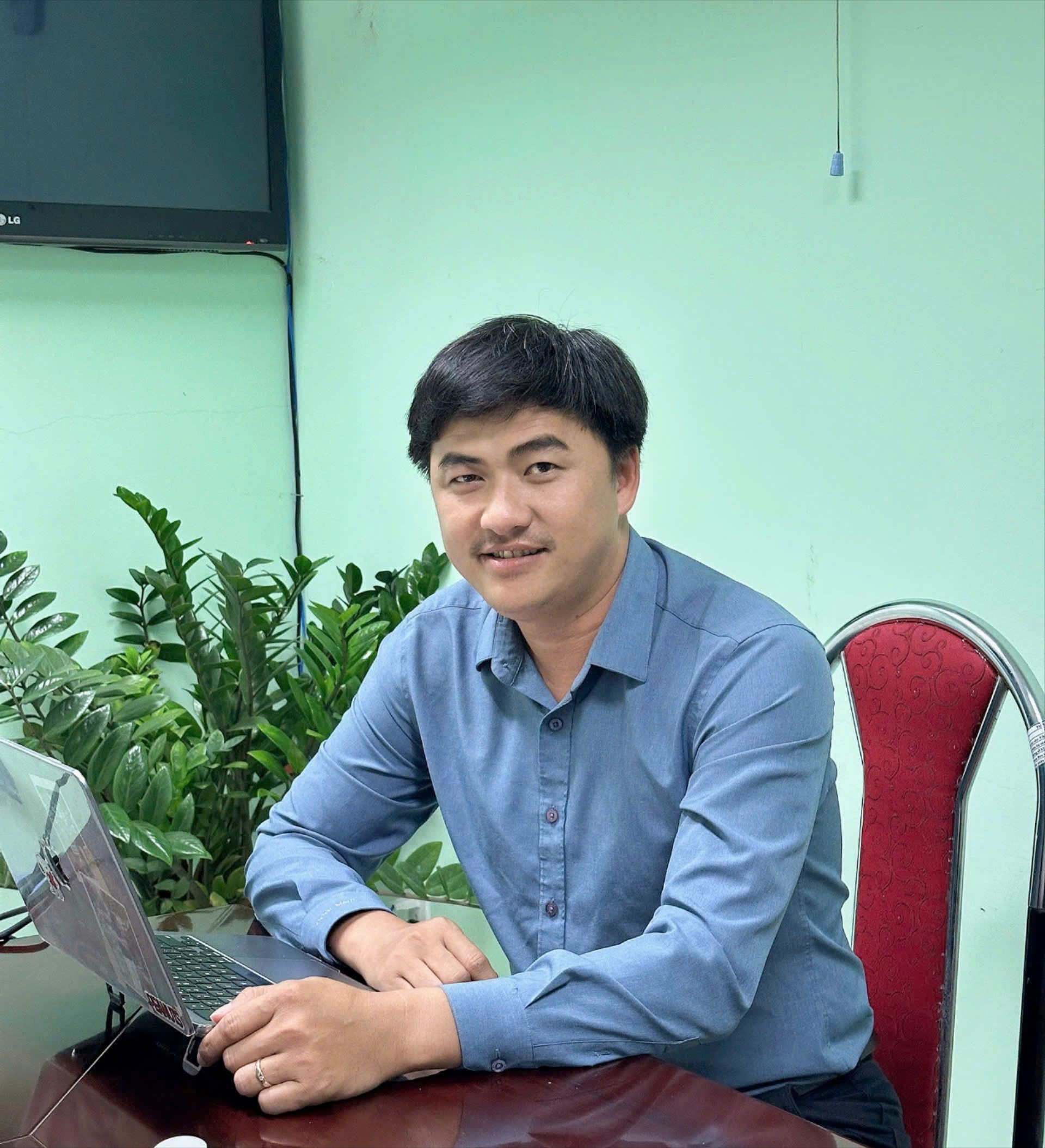 chuyen-vien-vien-nghien-cuu.jpg