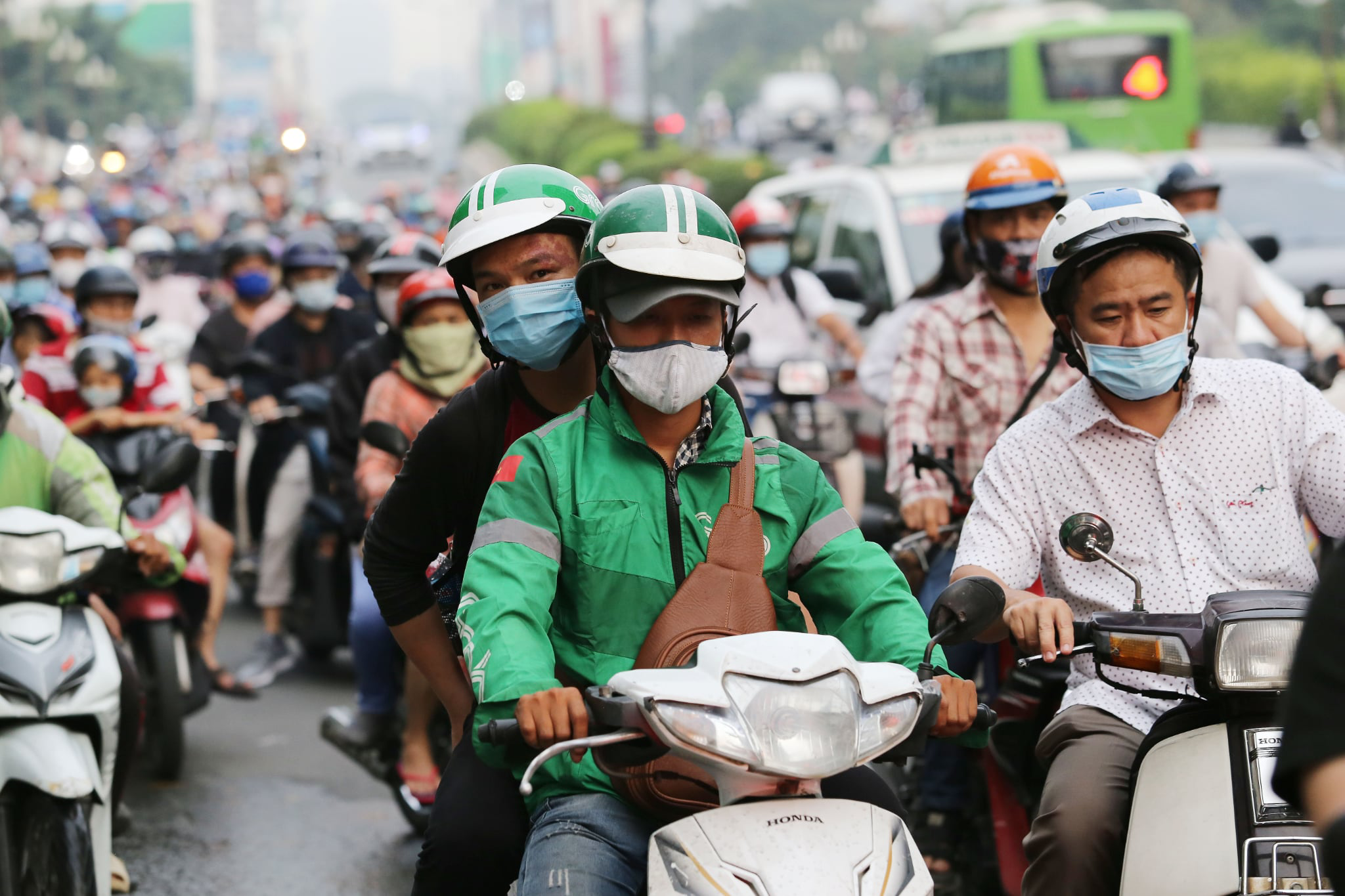 TP.HCM kiểm soát khí thải: Đã có 120 tài xế xe máy xăng chuyển sang xe điện