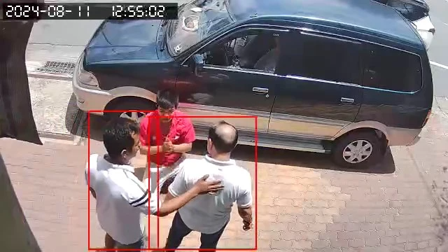 đập kính ô tô