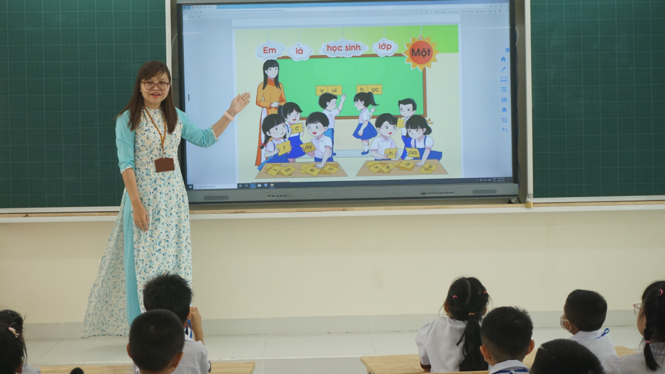 Giáo viên TP.HCM nhận quà tết Nguyên đán 1,8 triệu đồng