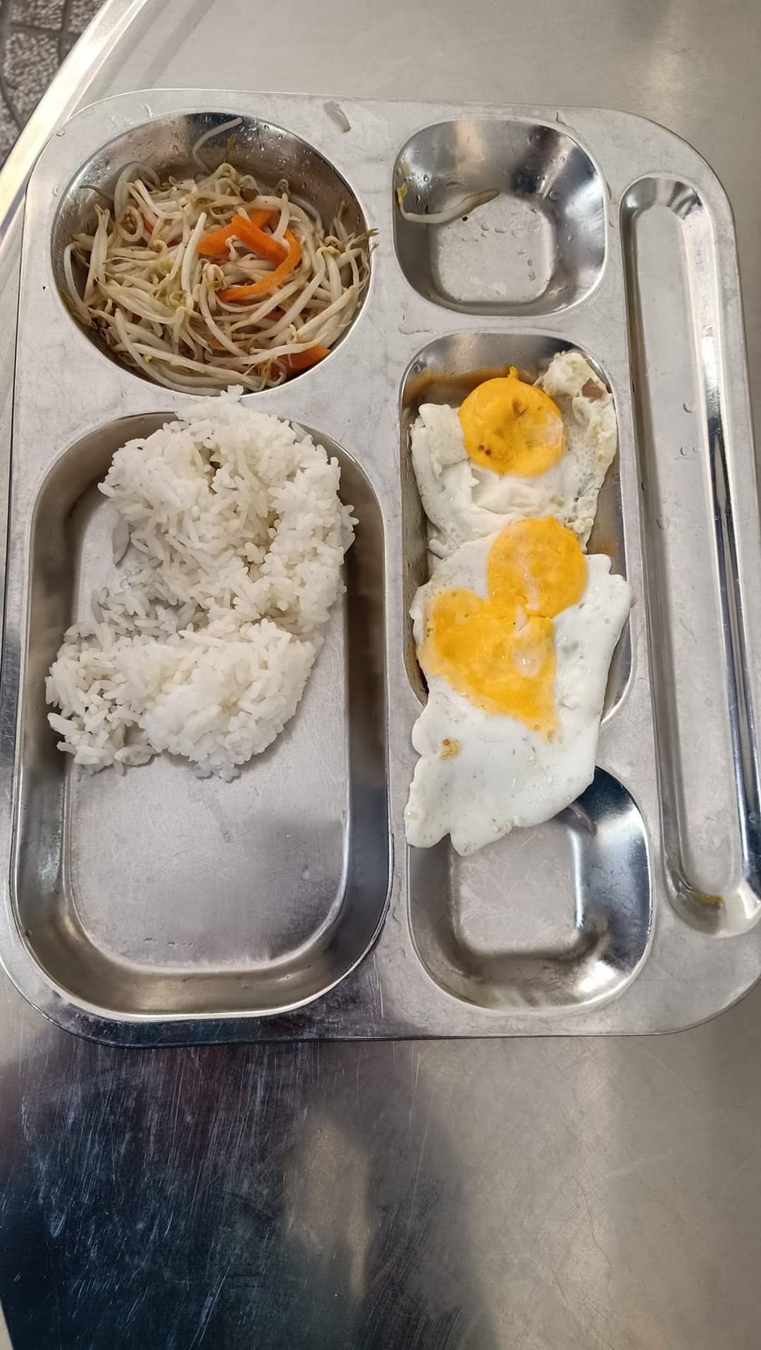 bua-an-ban-tru.jpg