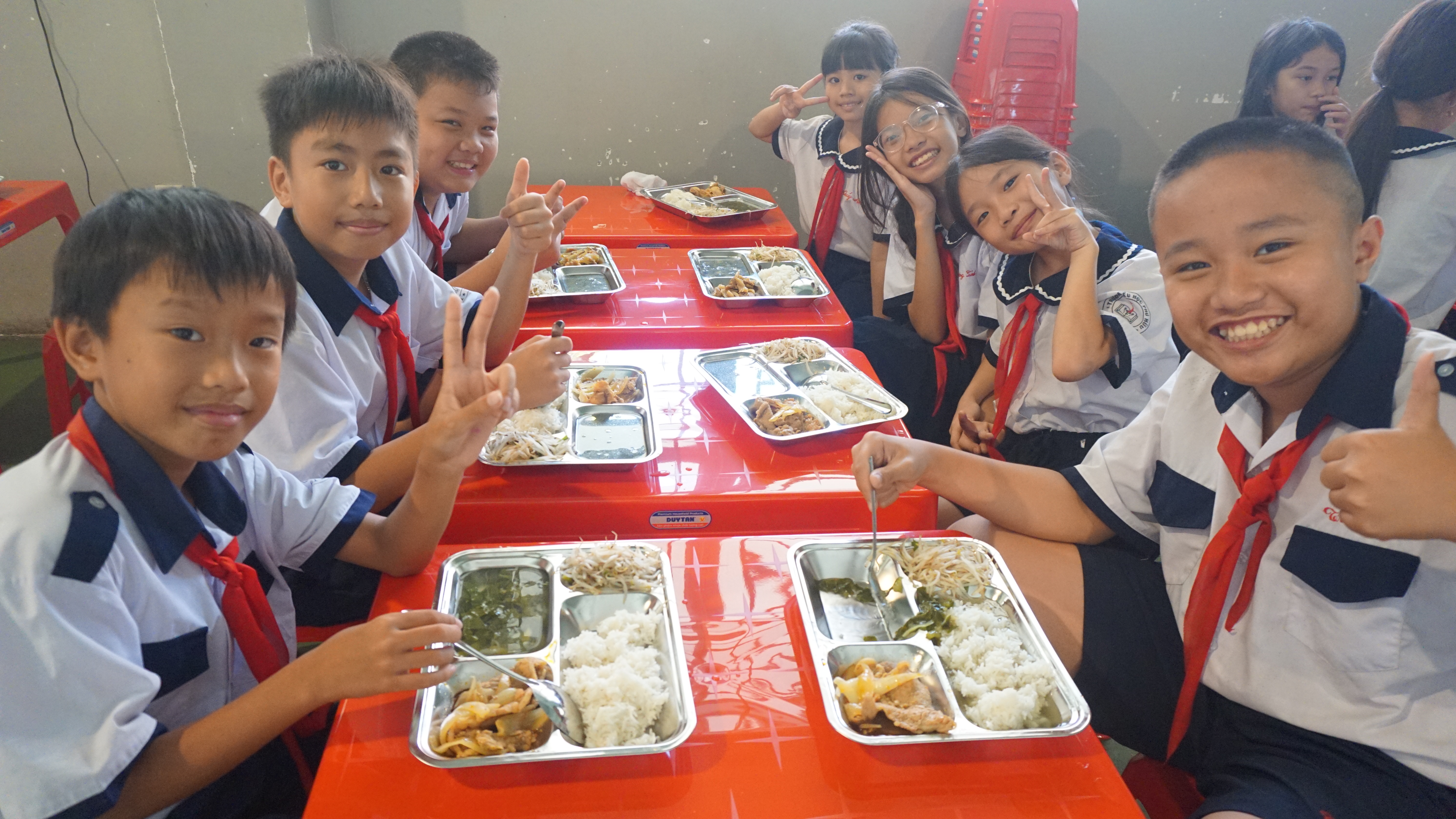 6 trường tổ chức lại bữa ăn bán trú