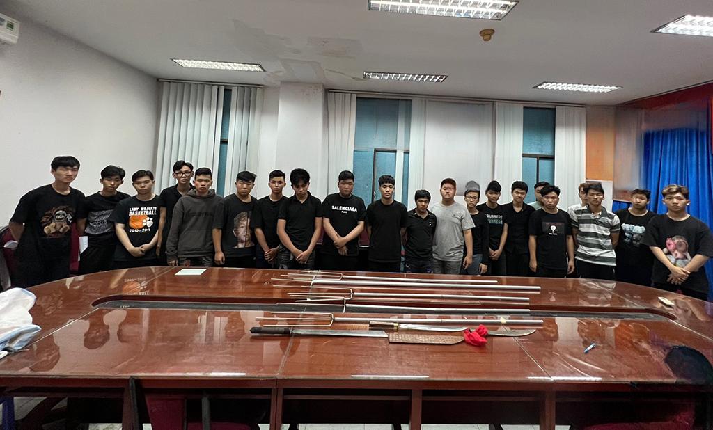 bat-nhom-30-thanh-nien-hon-chien-chem-trong-thuong-1-nguoi-o-duong-to-ky-tan-chanh-hiep
