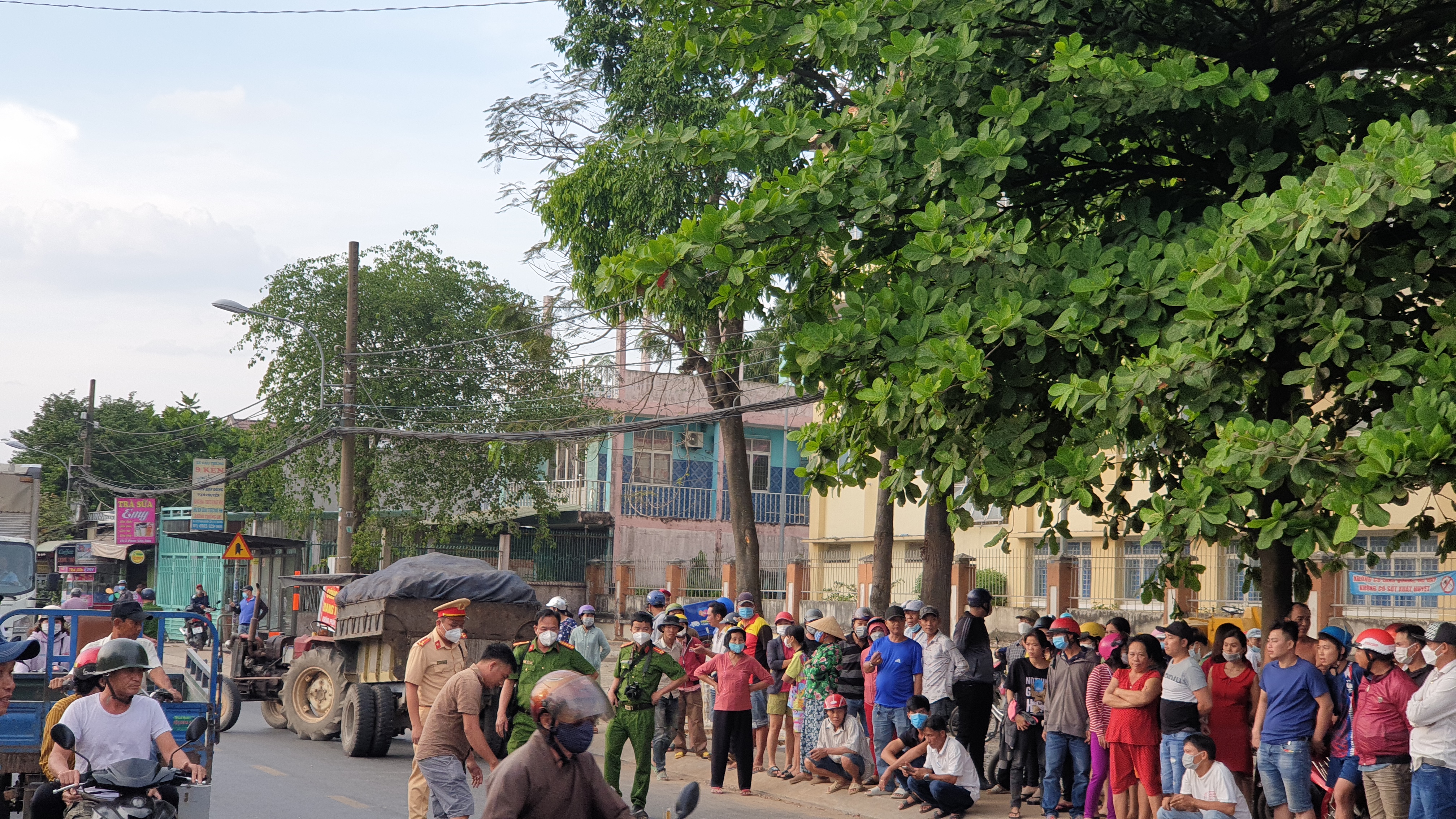 va-cham-may-cay-keo-ro-mooc-nguoi-dan-ong-bi-can-chet-phan-van-hon