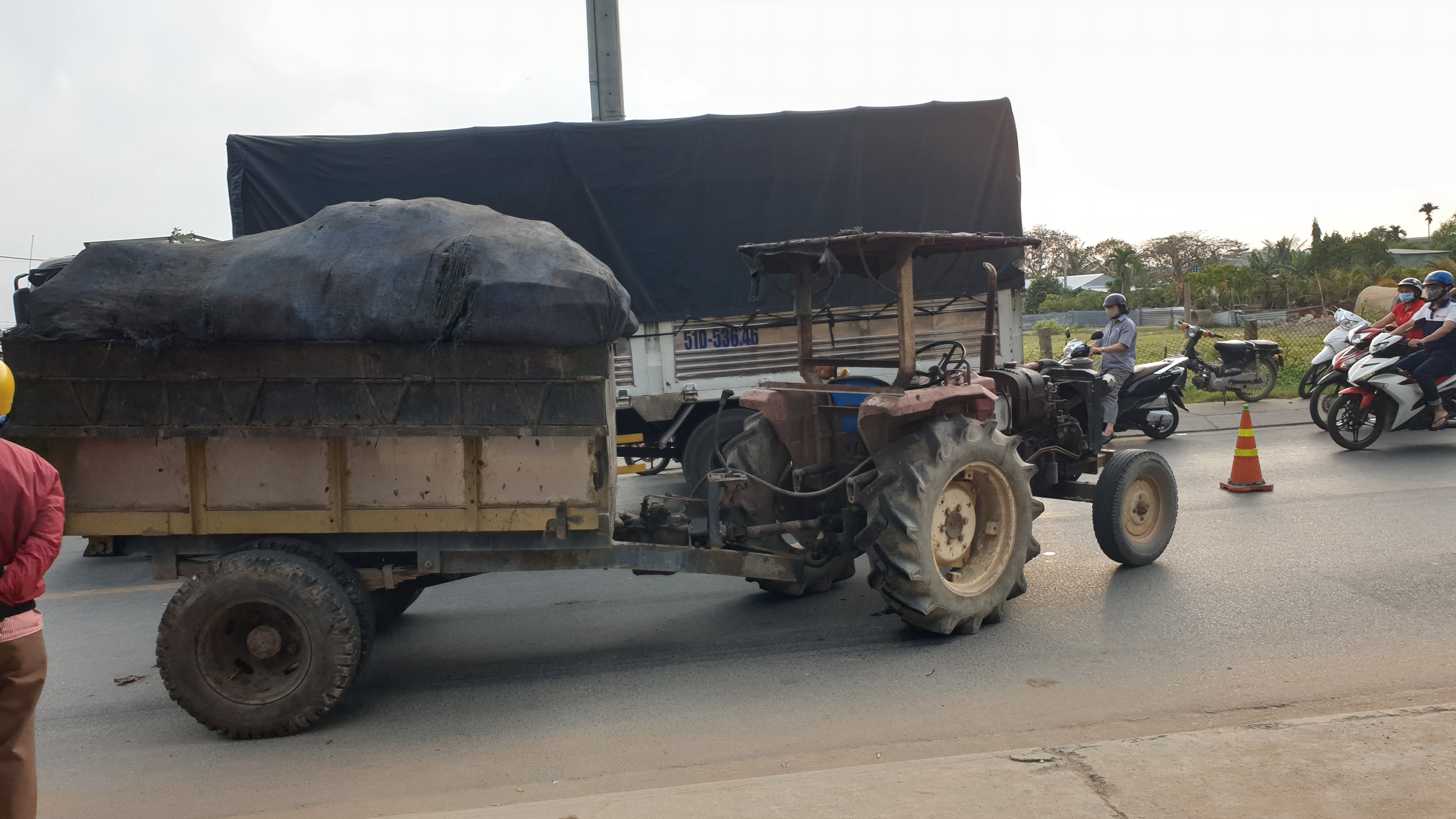 va-cham-may-cay-keo-ro-mooc-nguoi-dan-ong-bi-can-chet-phan-van-hon