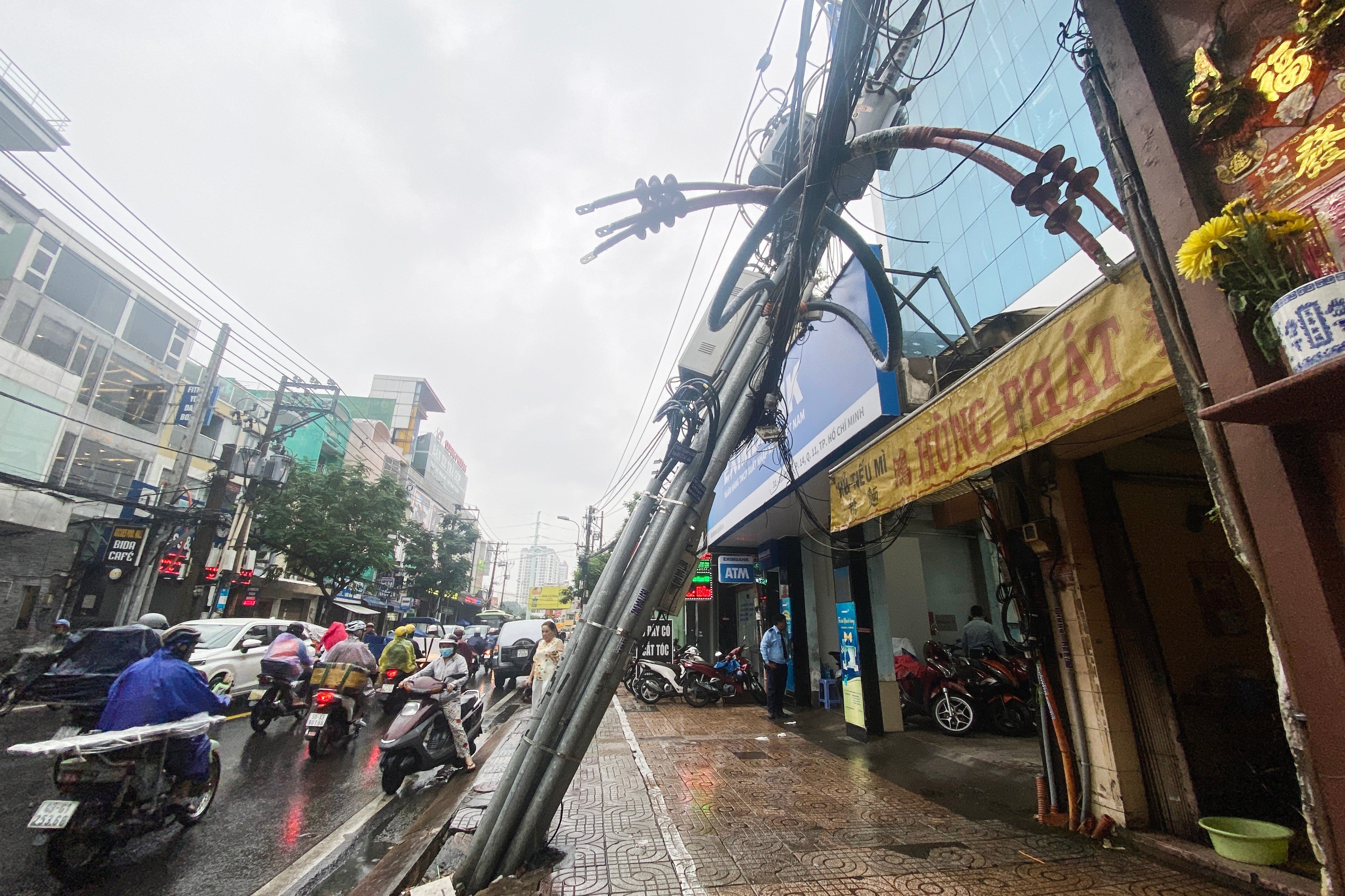 tru-dien-do-vao-nha-dan-duong-au-co.jpg