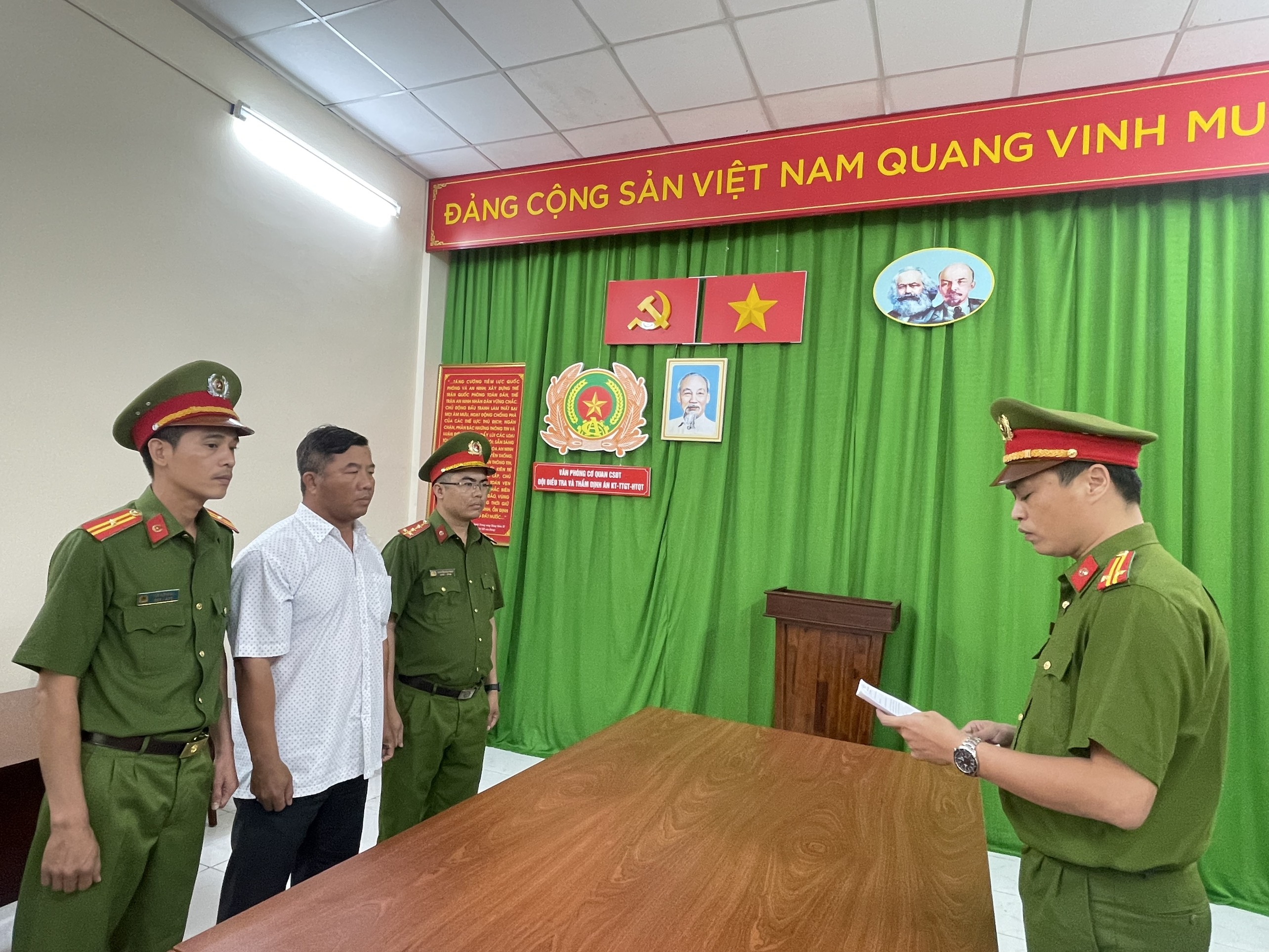 khoi-to-giam-doc-chi-cuc-dang-kiem-long-an-va-8-nguoi-khac-2-8156.jpg