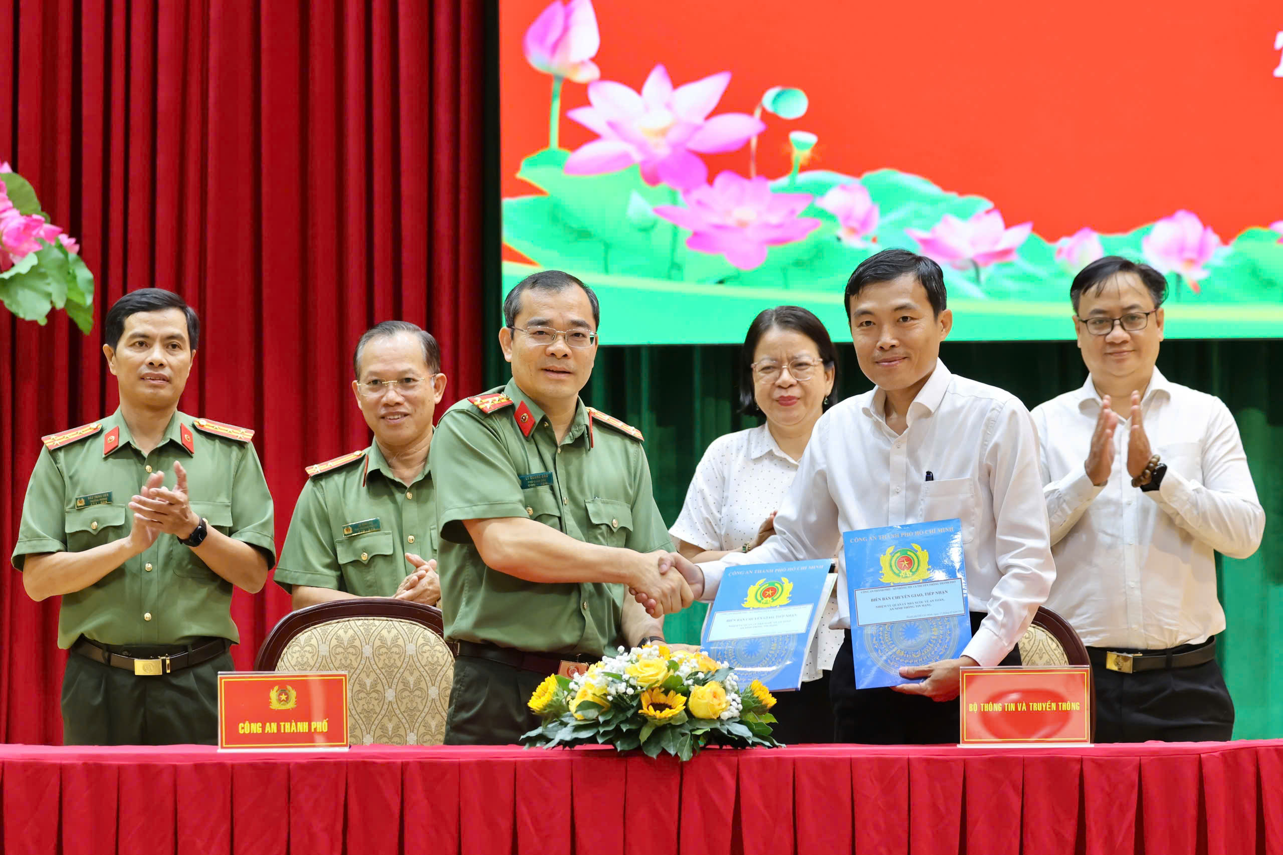 cong-an-tp-hcm-tiep-nhan-nhieu-nhiem-vu-moi-tu-cac-don-vi (3).jpg