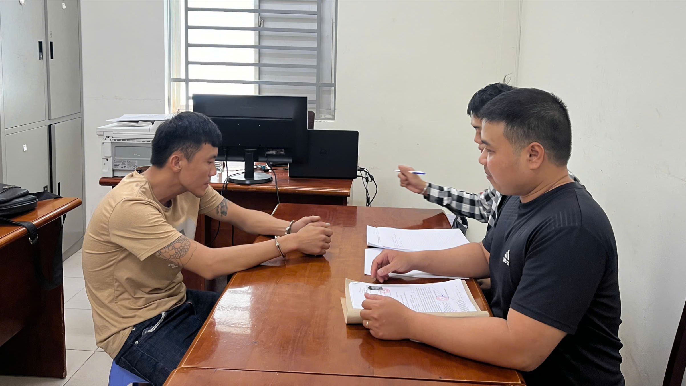 Bắt giữ nam thanh niên truy nã tội giao cấu với thiếu niên 14 tuổi