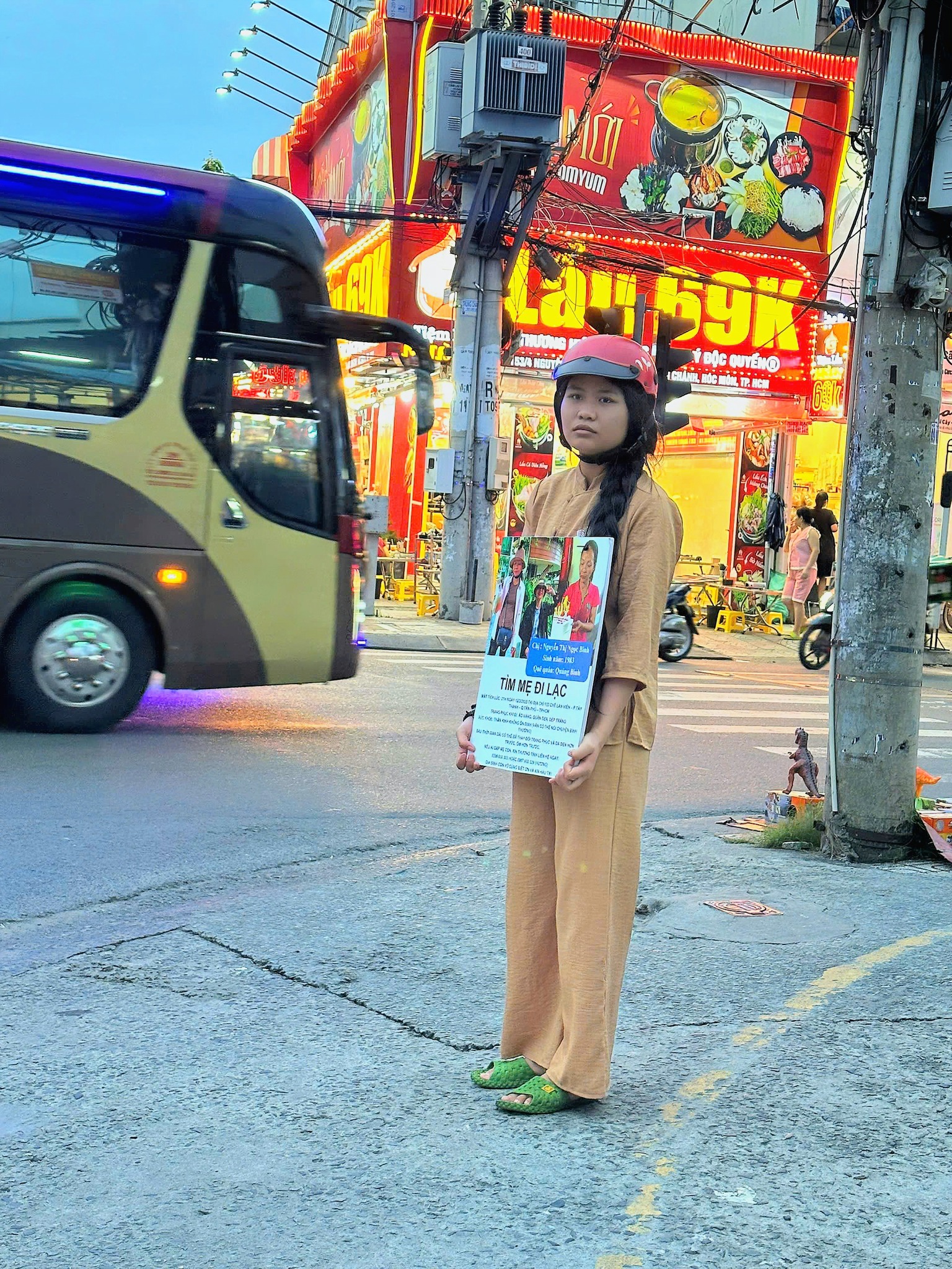 co-gai-18-tuoi-lang-le-di-khap-noi-tim-me-mat-tich-o-tp-hcm-1.jpg
