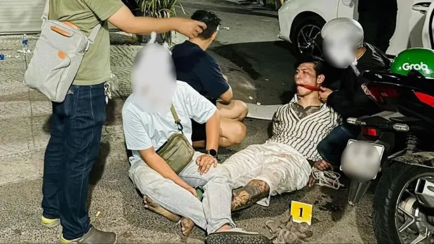 Giang hồ Tú 'cơ' phi tang 5kg ketamine, 8 bánh heroin xuống bồn cầu