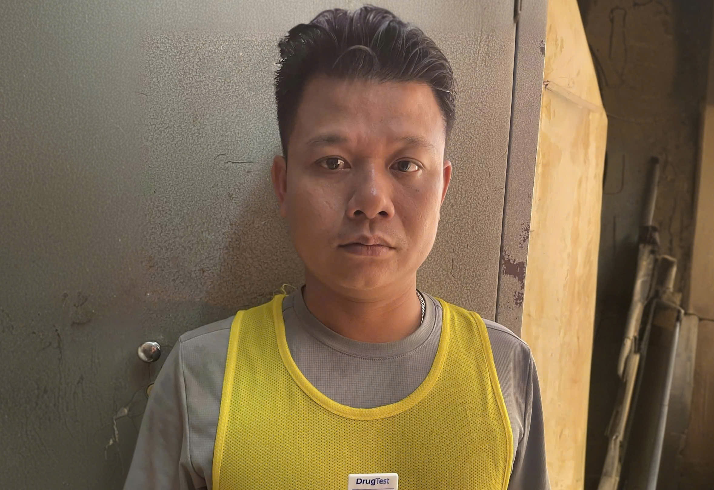 Lật tẩy chiêu bịp của ông "trùm" sới gà trong rừng cao su ở TP.HCM