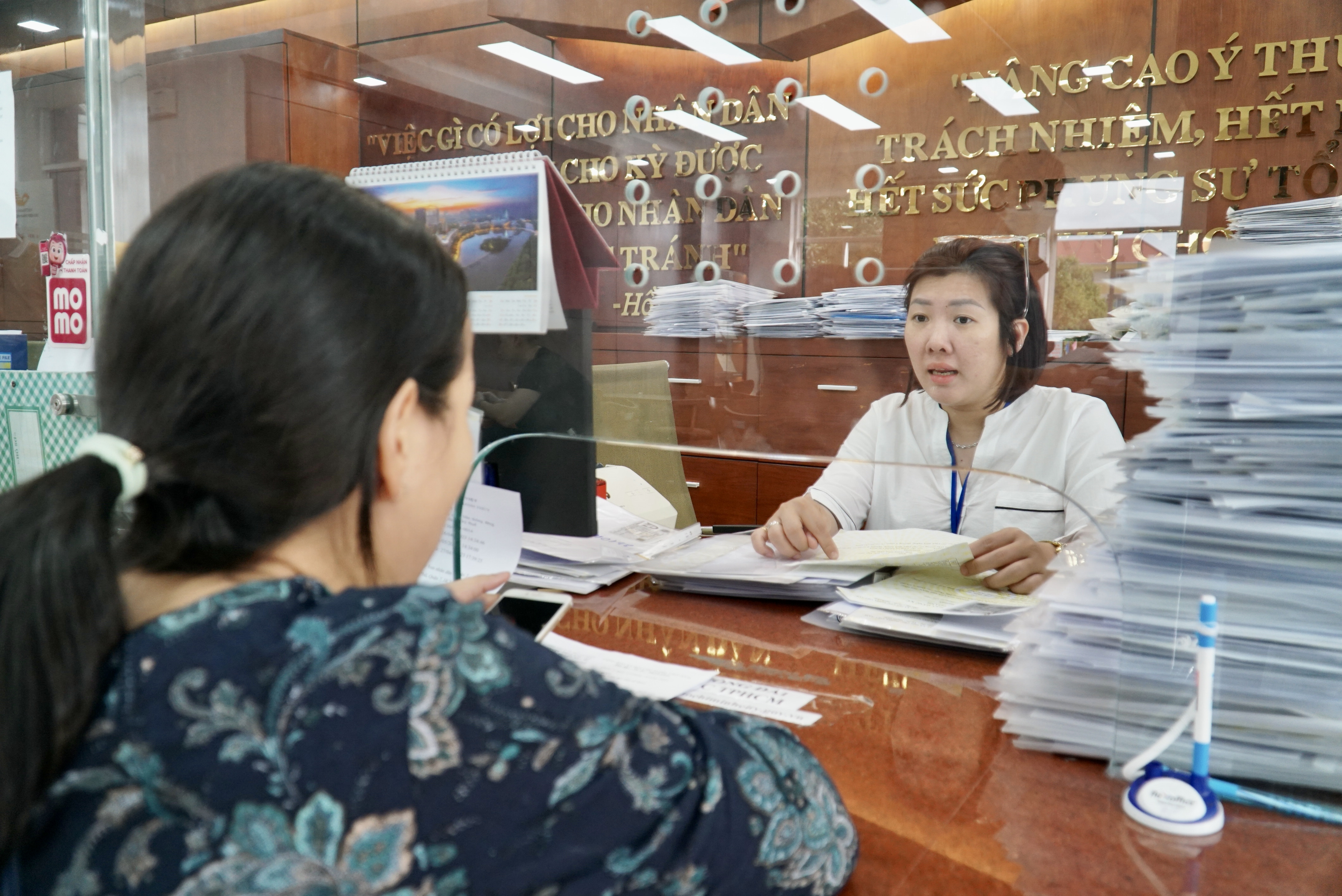 can-bo-dam-nghi-dam-lam-quan-7-bao-phuong.JPG