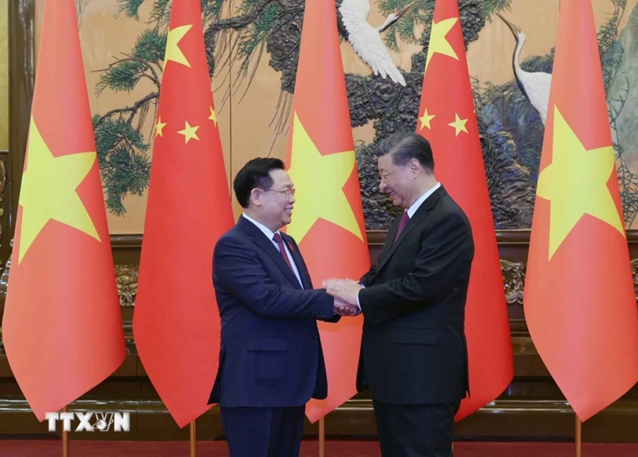 Chủ tịch Quốc hội Vương Đình Huệ hội kiến Tổng Bí thư, Chủ tịch nước Tập Cận Bình 